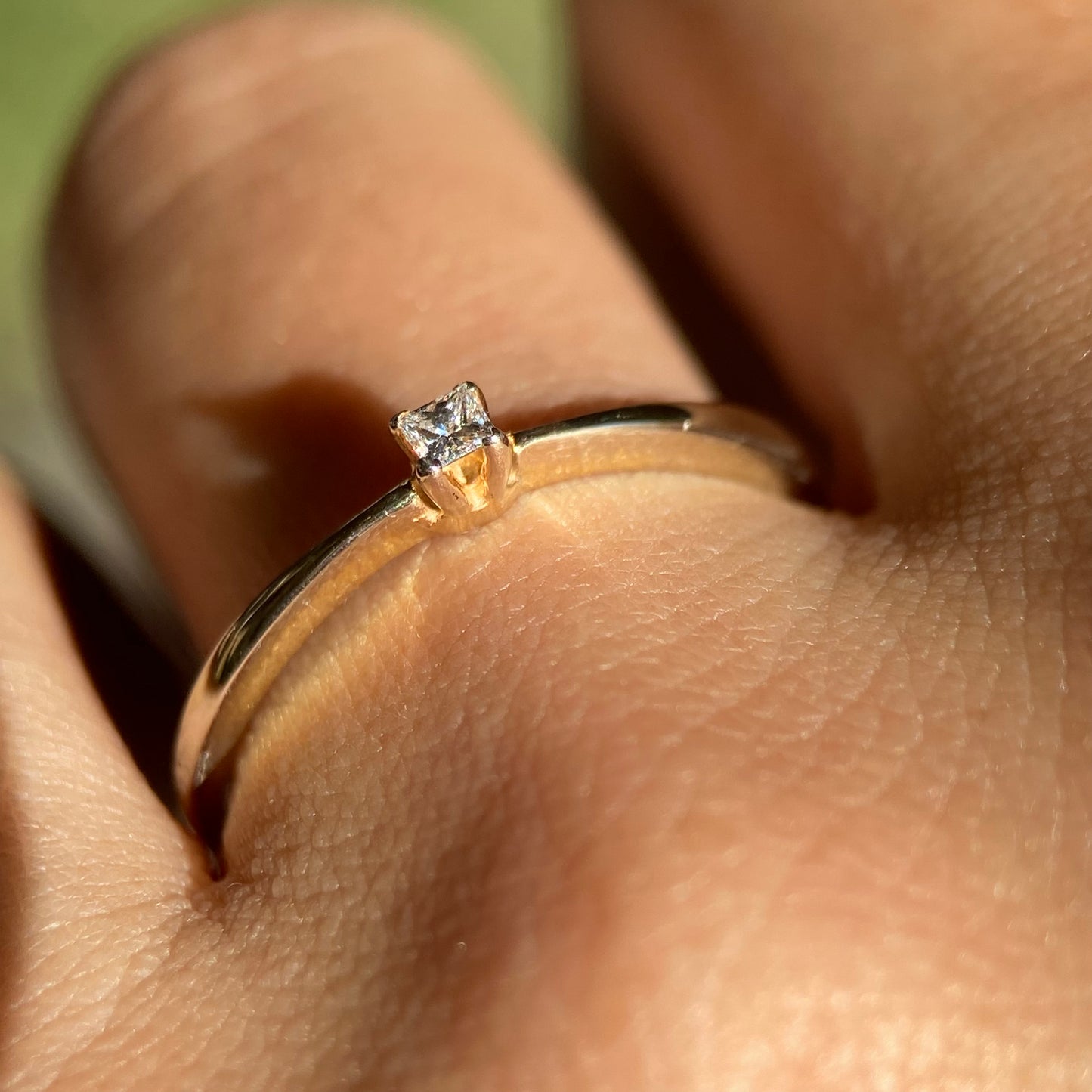 Anillo OF1147 en Oro amarillo de 14k con diamante natural .05cts