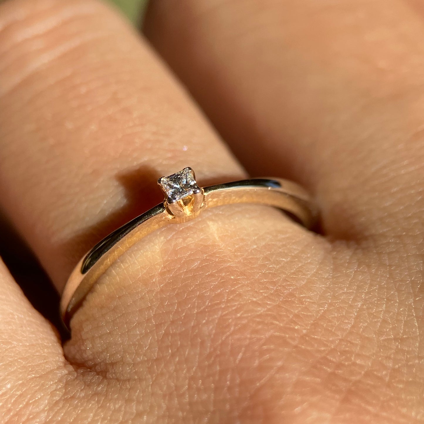 Anillo OF1147 en Oro amarillo de 14k con diamante natural .05cts