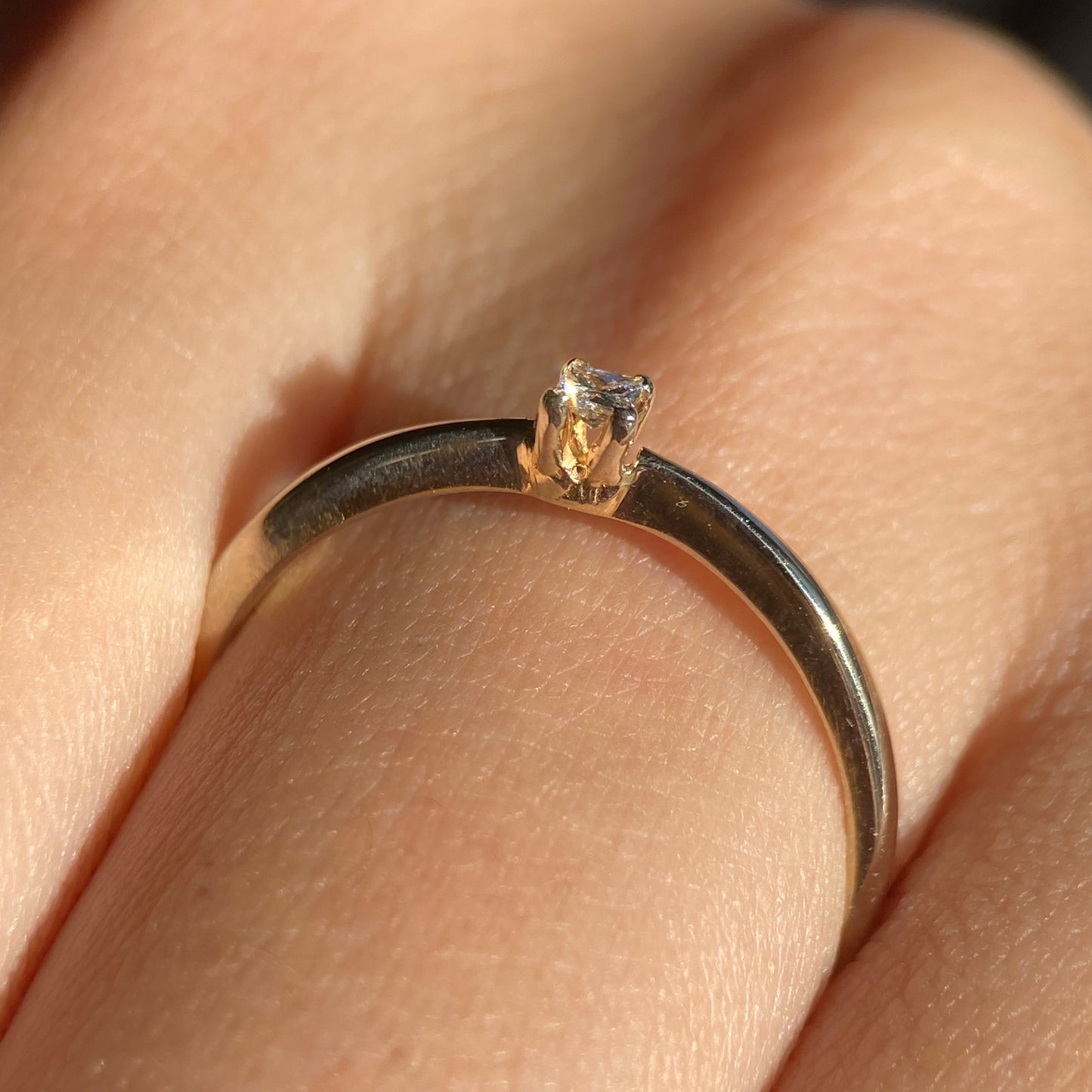 Anillo OF1147 en Oro amarillo de 14k con diamante natural .05cts