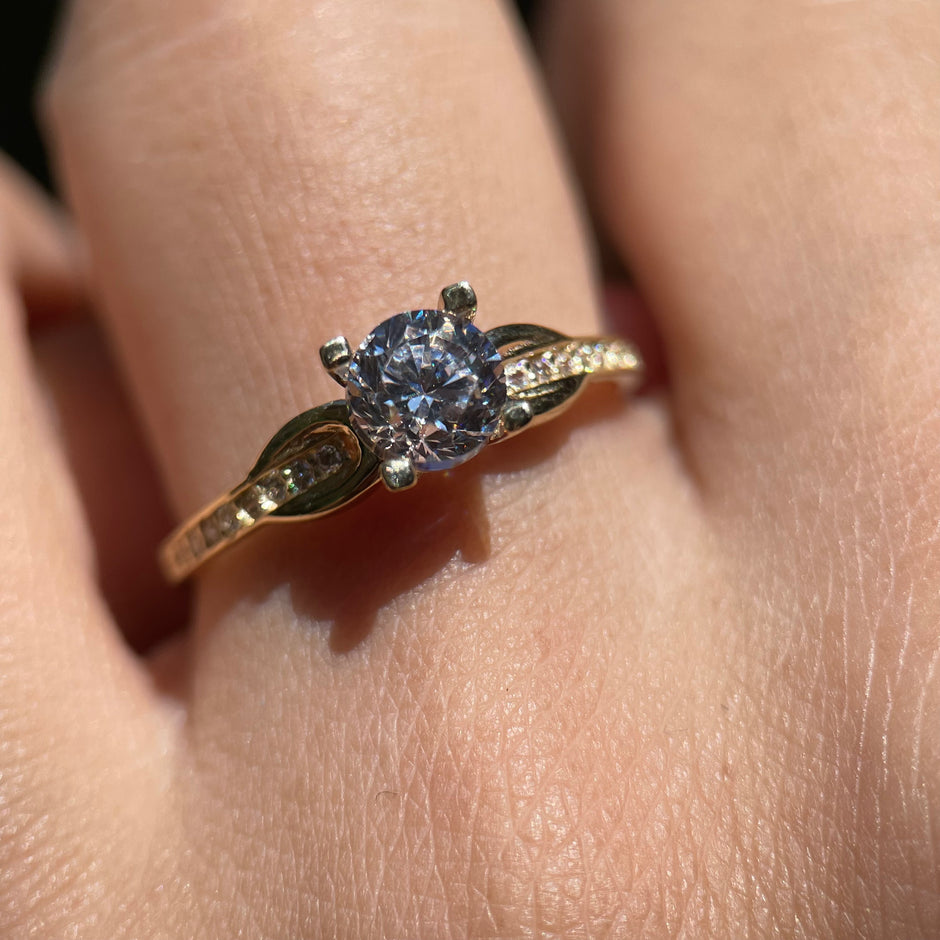 Anillo de compromiso en oro