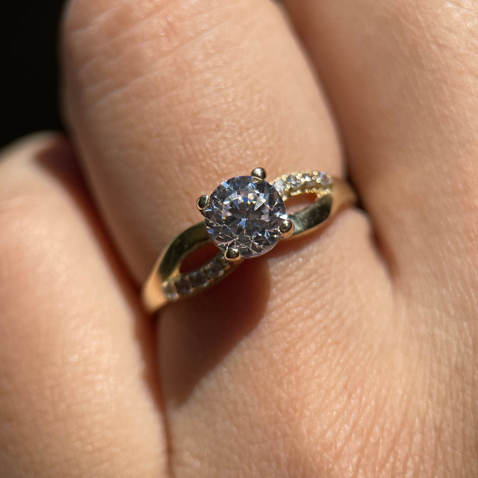 Anillo de compromiso en oro