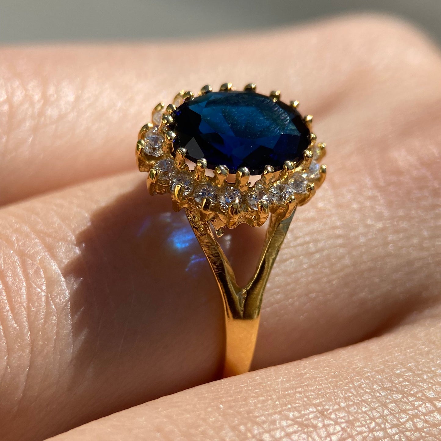 Anillo Renata en oro (Lady Di)