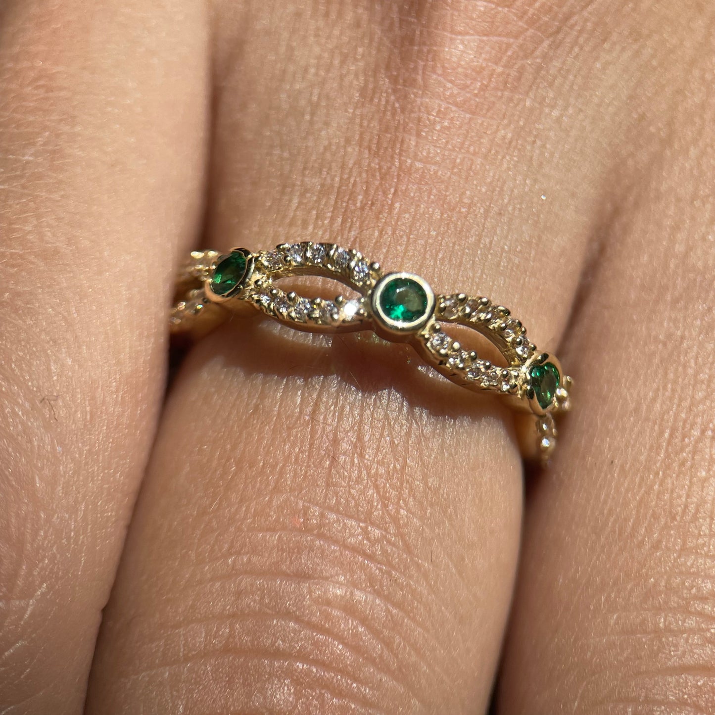 Anillo en Oro amarillo de 10k con Circonia Cod: MAN193
