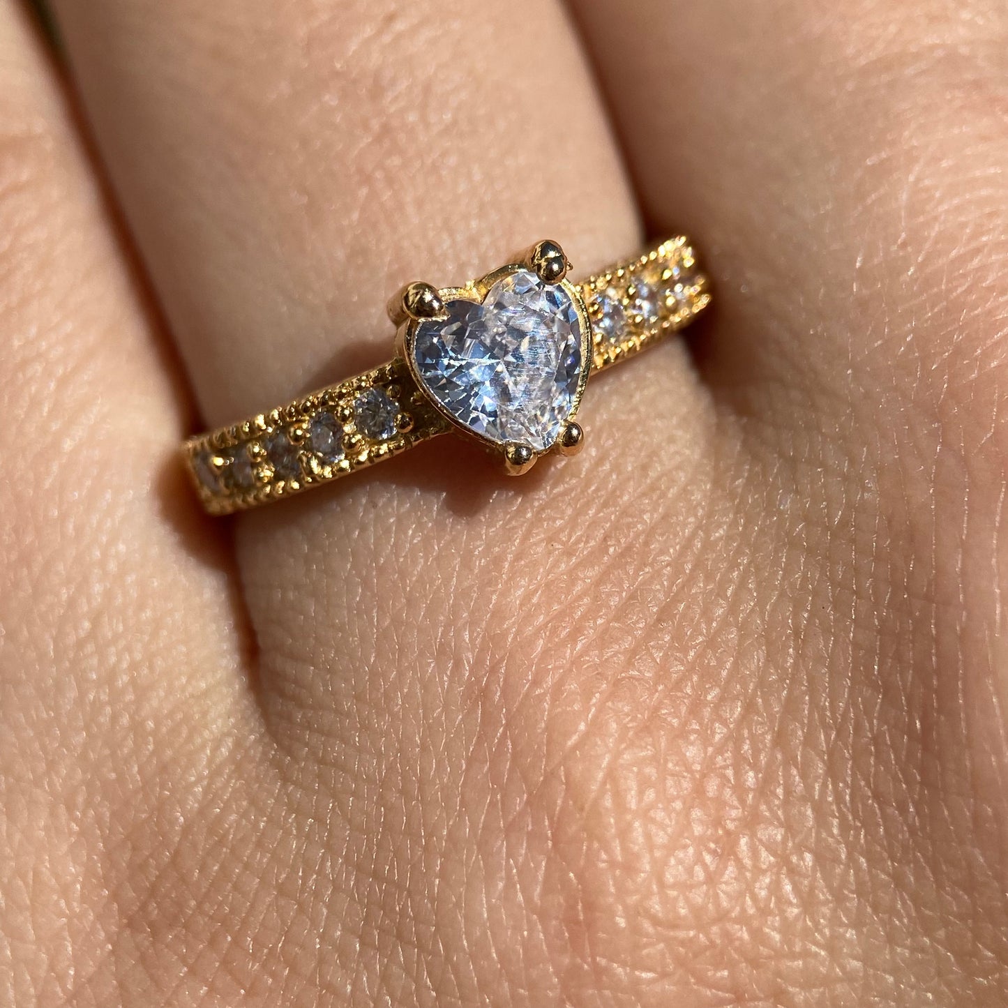 Anillo Fanny en Plata con Baño de Oro Amarillo con Circonia Blanca