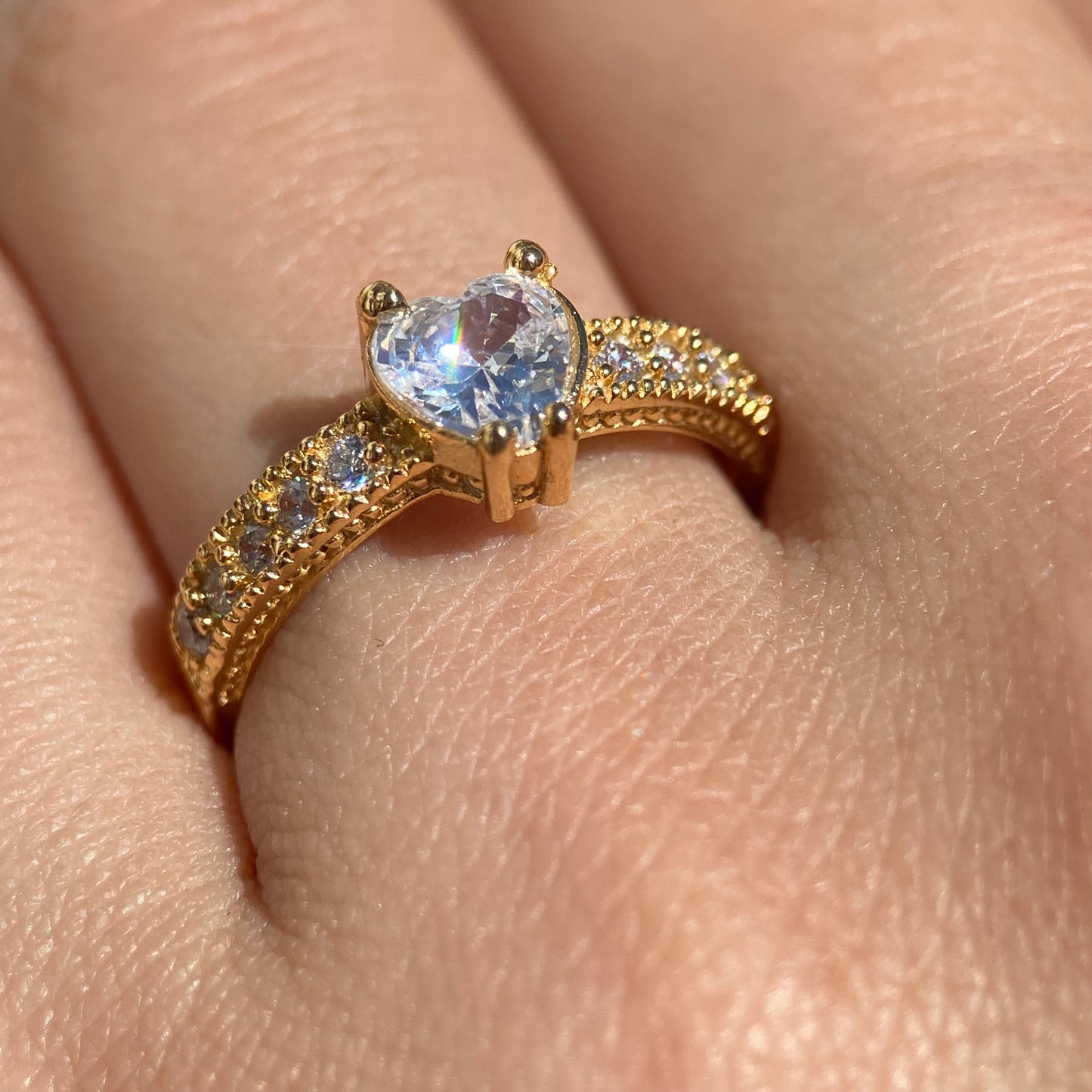 Anillo Fanny en Plata con Baño de Oro Amarillo con Circonia Blanca