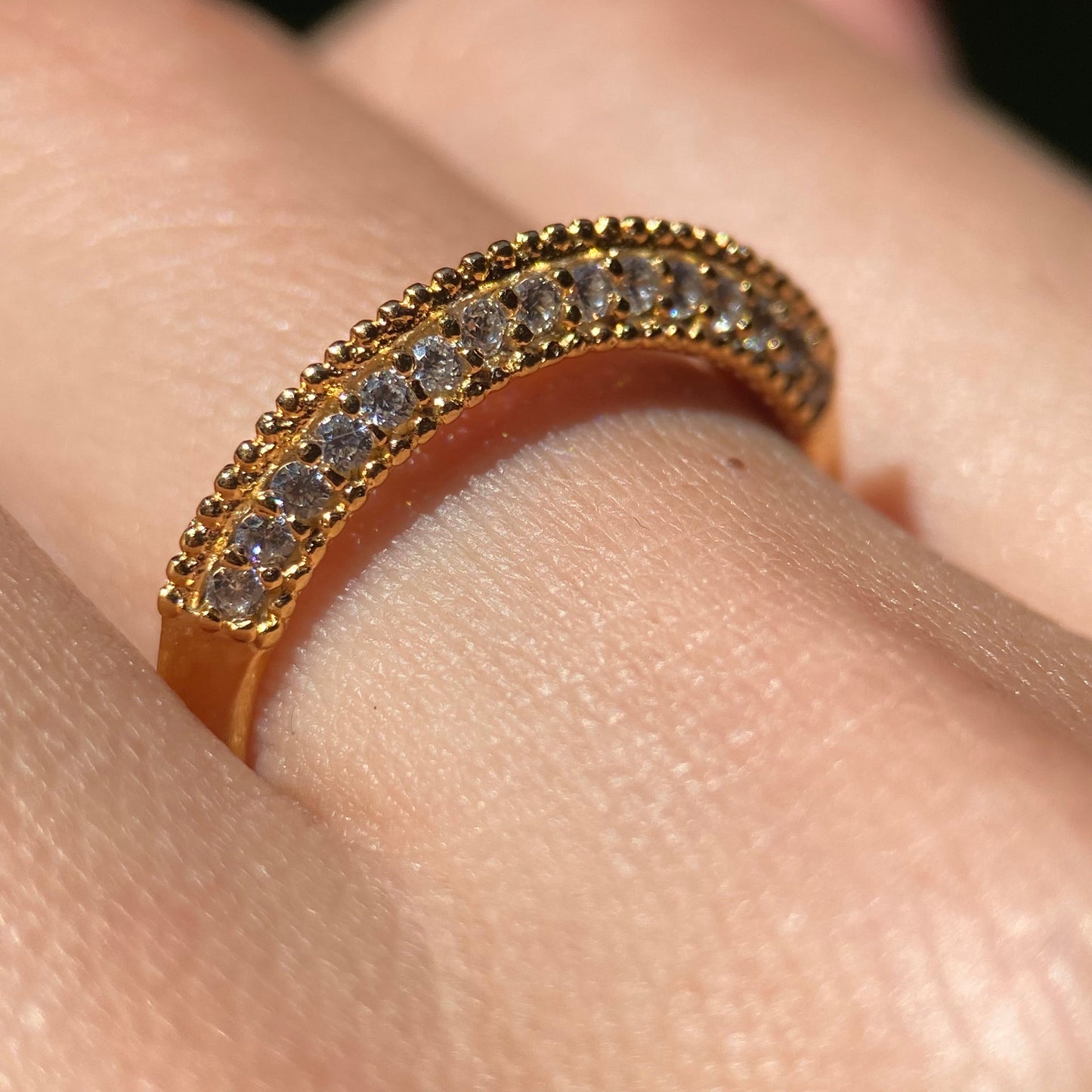 Anillo Elsie en Oro Amarillo 10k con circonias
