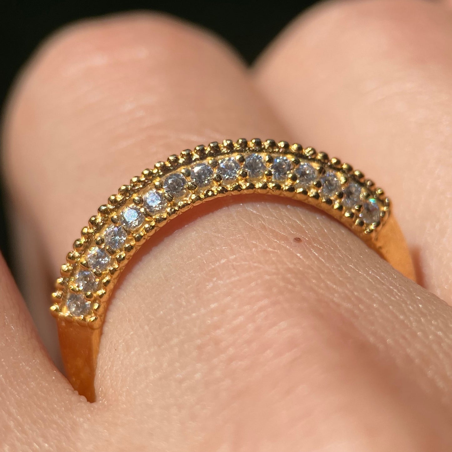 Anillo Elsie en Oro Amarillo 10k con circonias