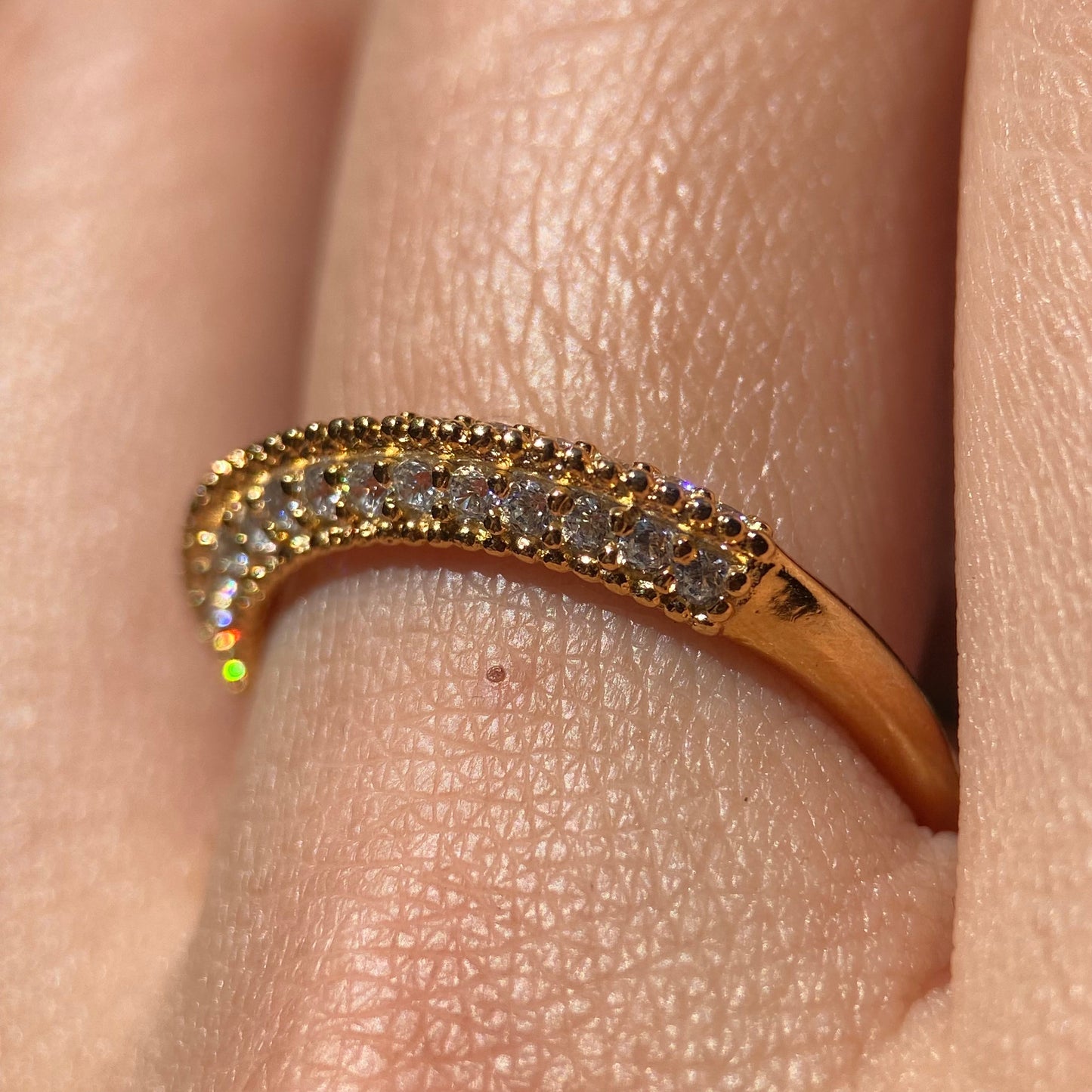 Anillo Elsie en Oro Amarillo 10k con circonias