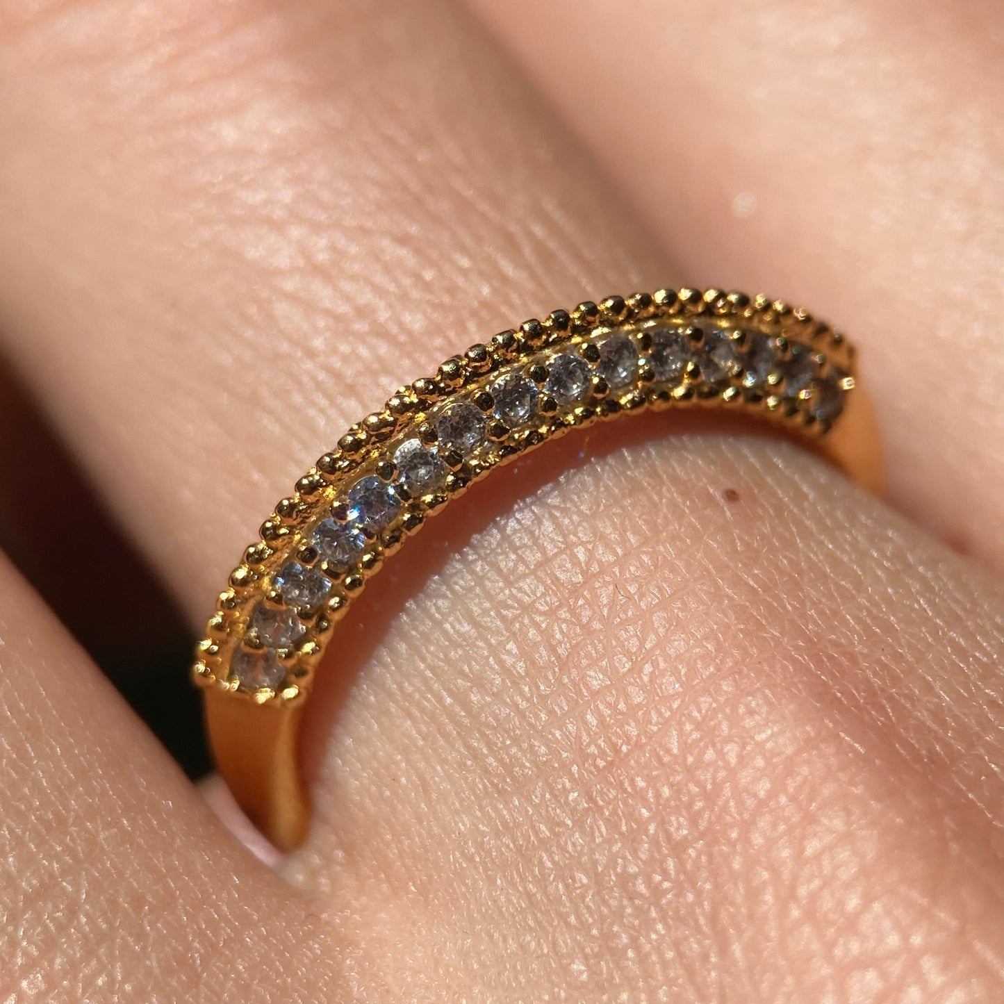 Anillo Elsie en Oro Amarillo 10k con circonias