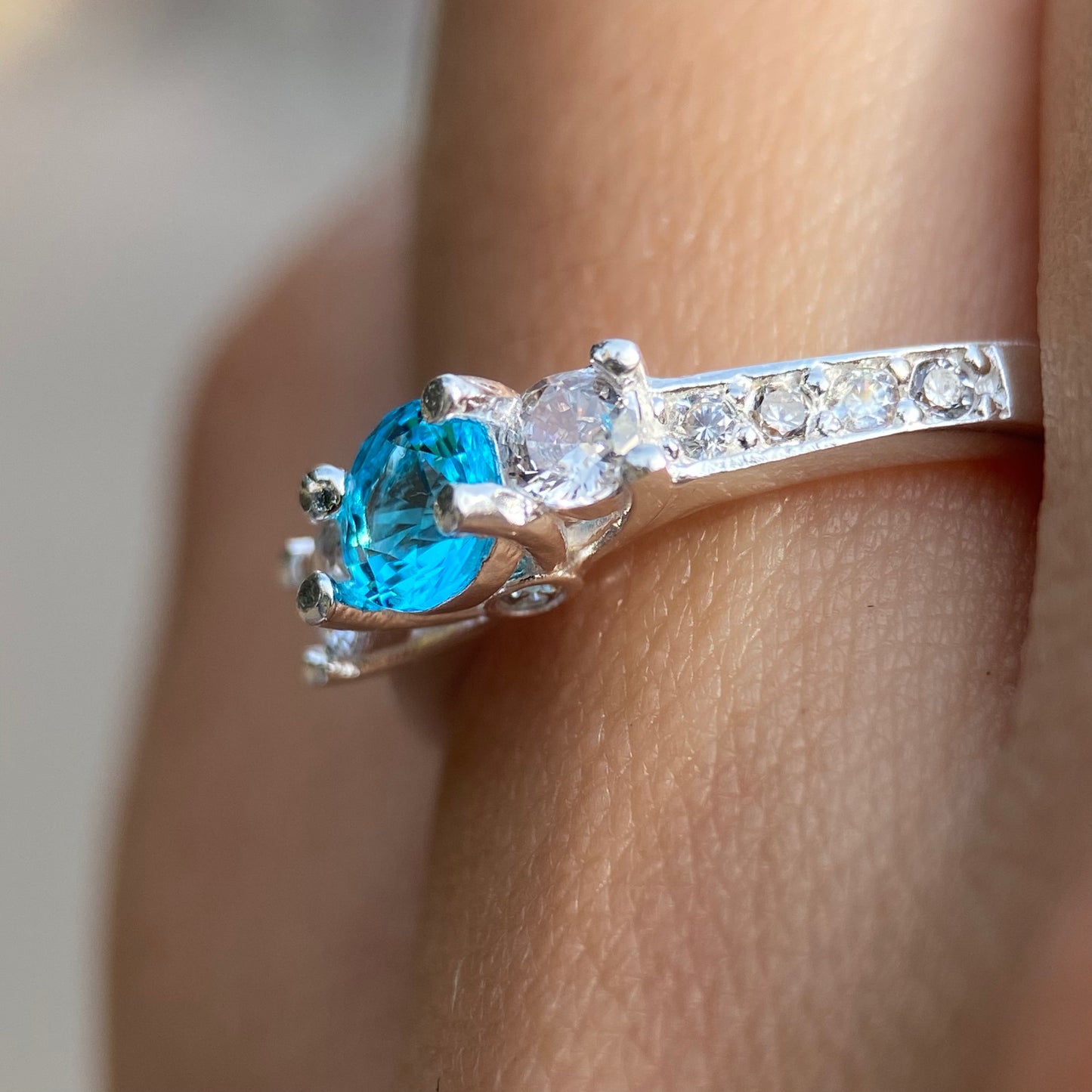 Anillo Cielo en Plata con Circonia Azul