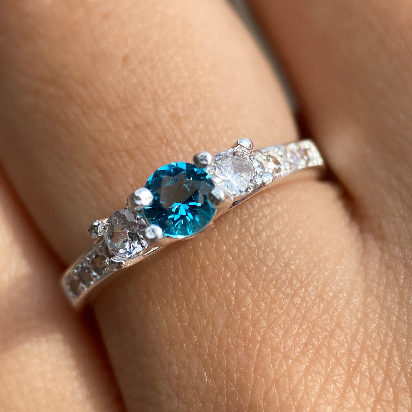 Anillo Cielo en Plata con Circonia Azul