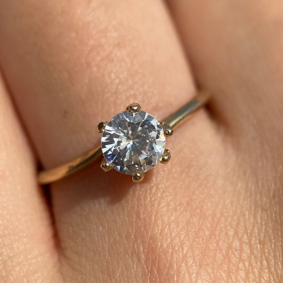 Anillo de compromiso en oro