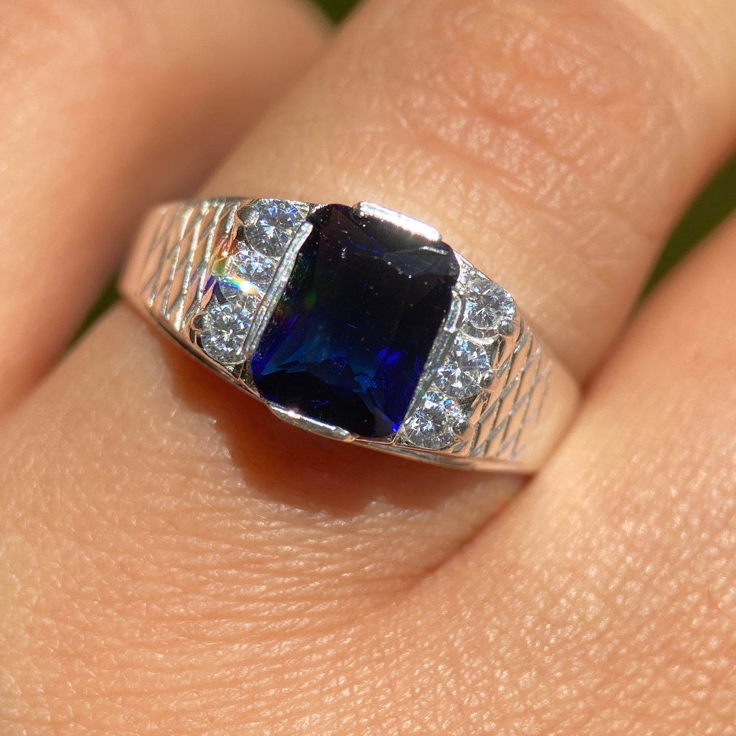 Anillo Gabriel en plata con circonia azul