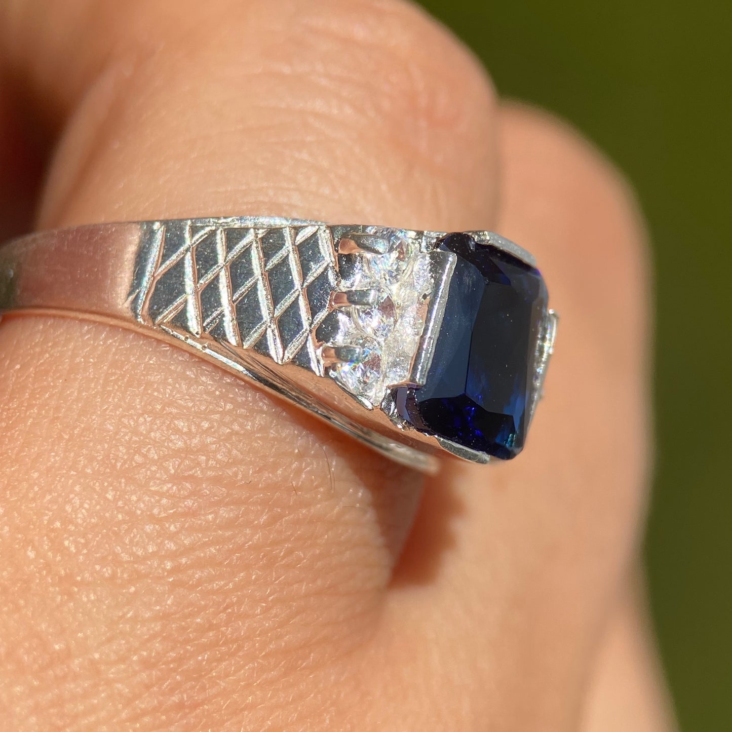 Anillo Gabriel en plata con circonia azul