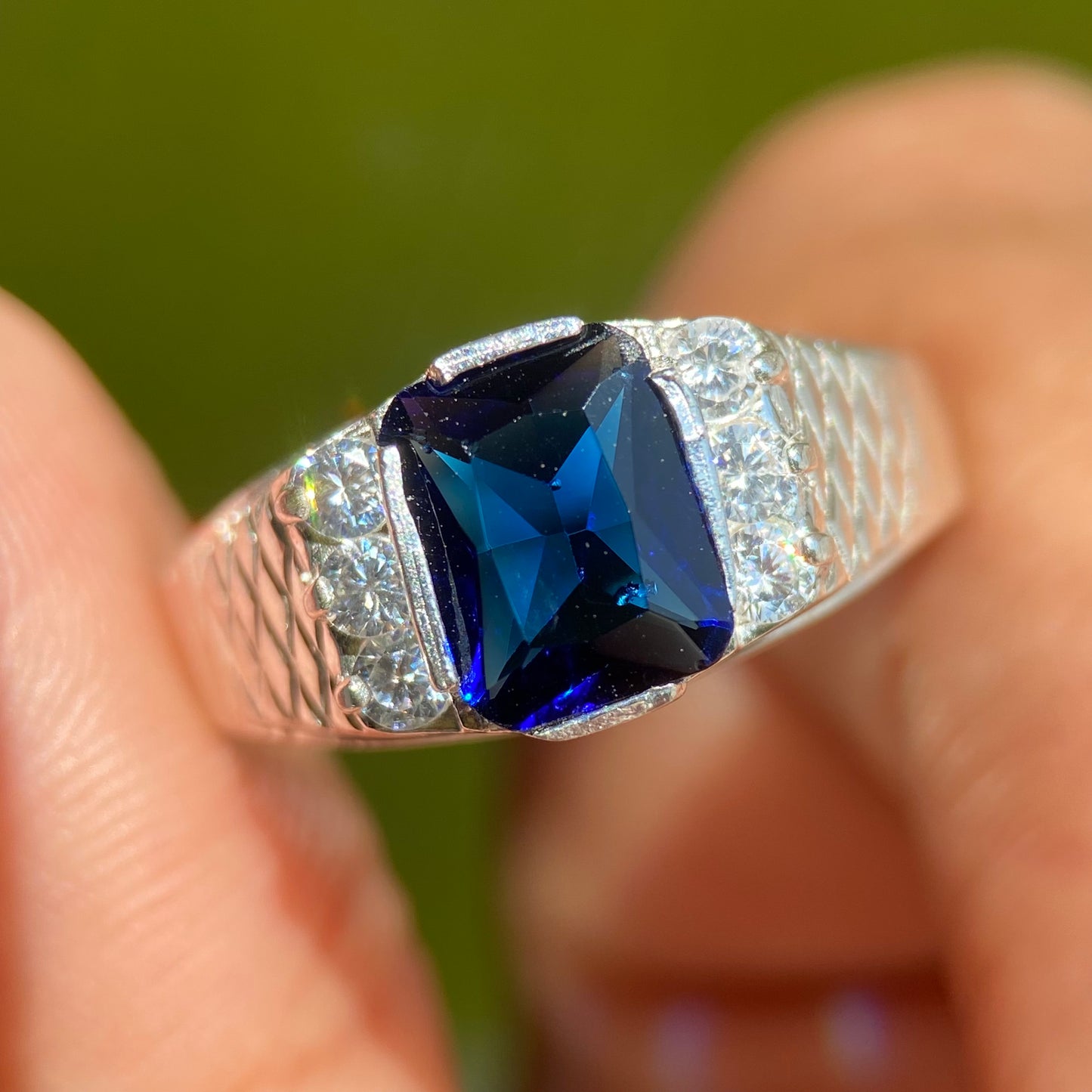 Anillo Gabriel en plata con circonia azul