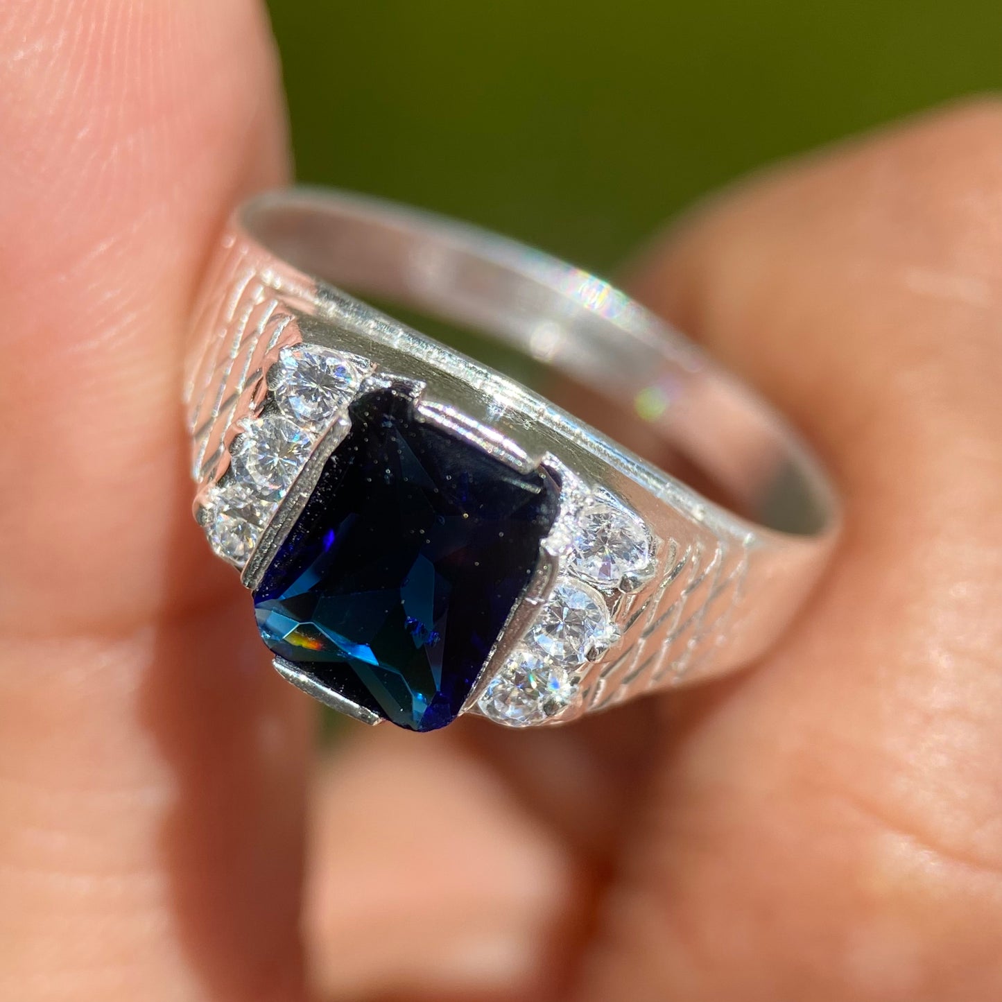 Anillo Gabriel en plata con circonia azul