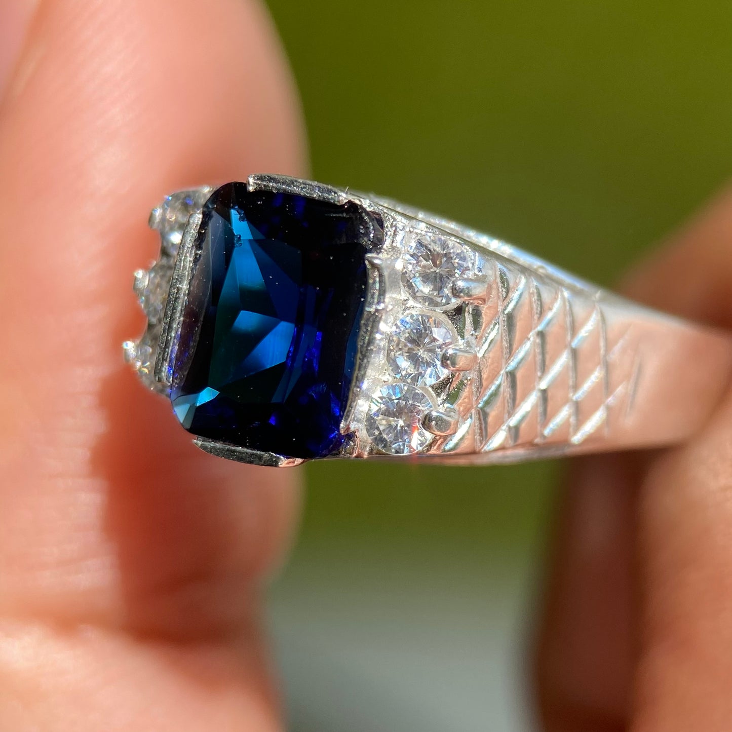 Anillo Gabriel en plata con circonia azul