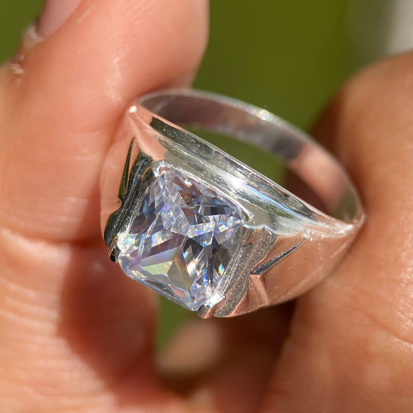 Anillo Ian en plata con circonia blanca