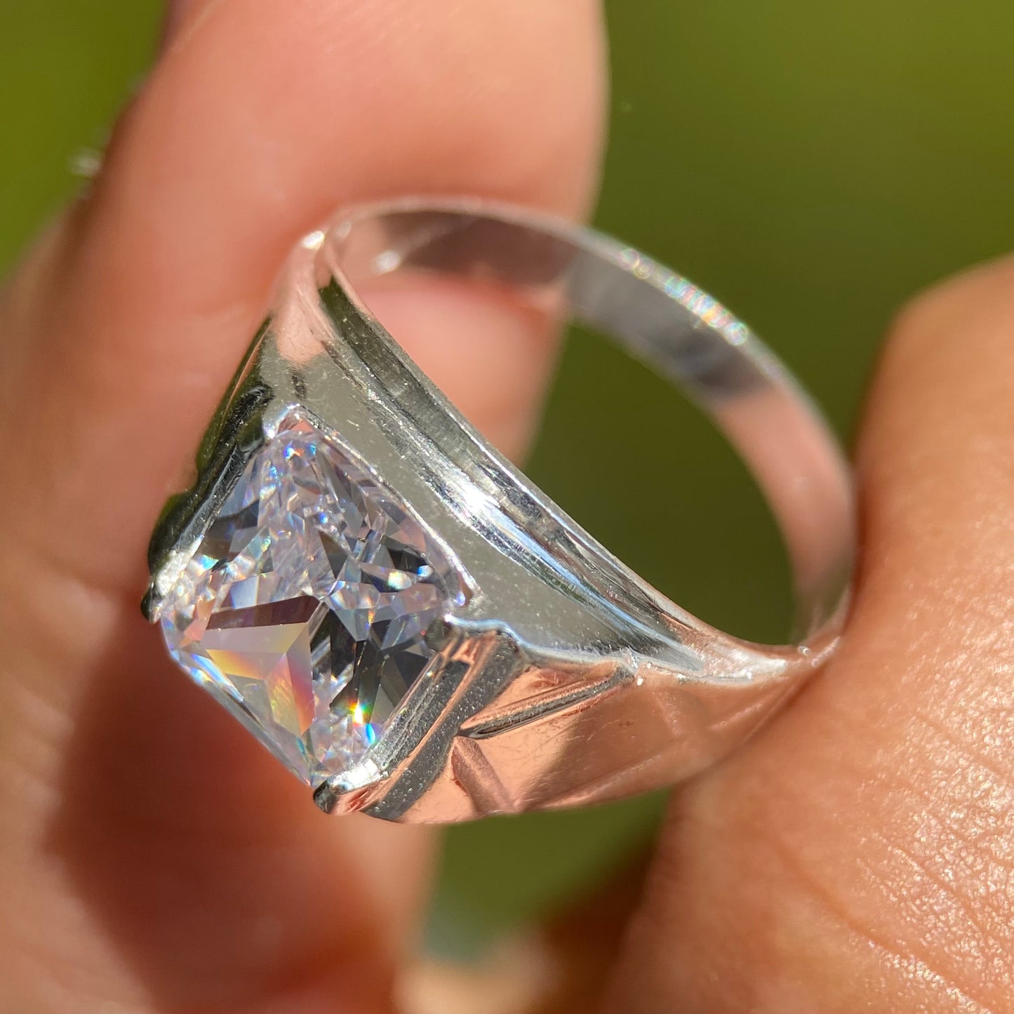 Anillo Ian en plata con circonia blanca