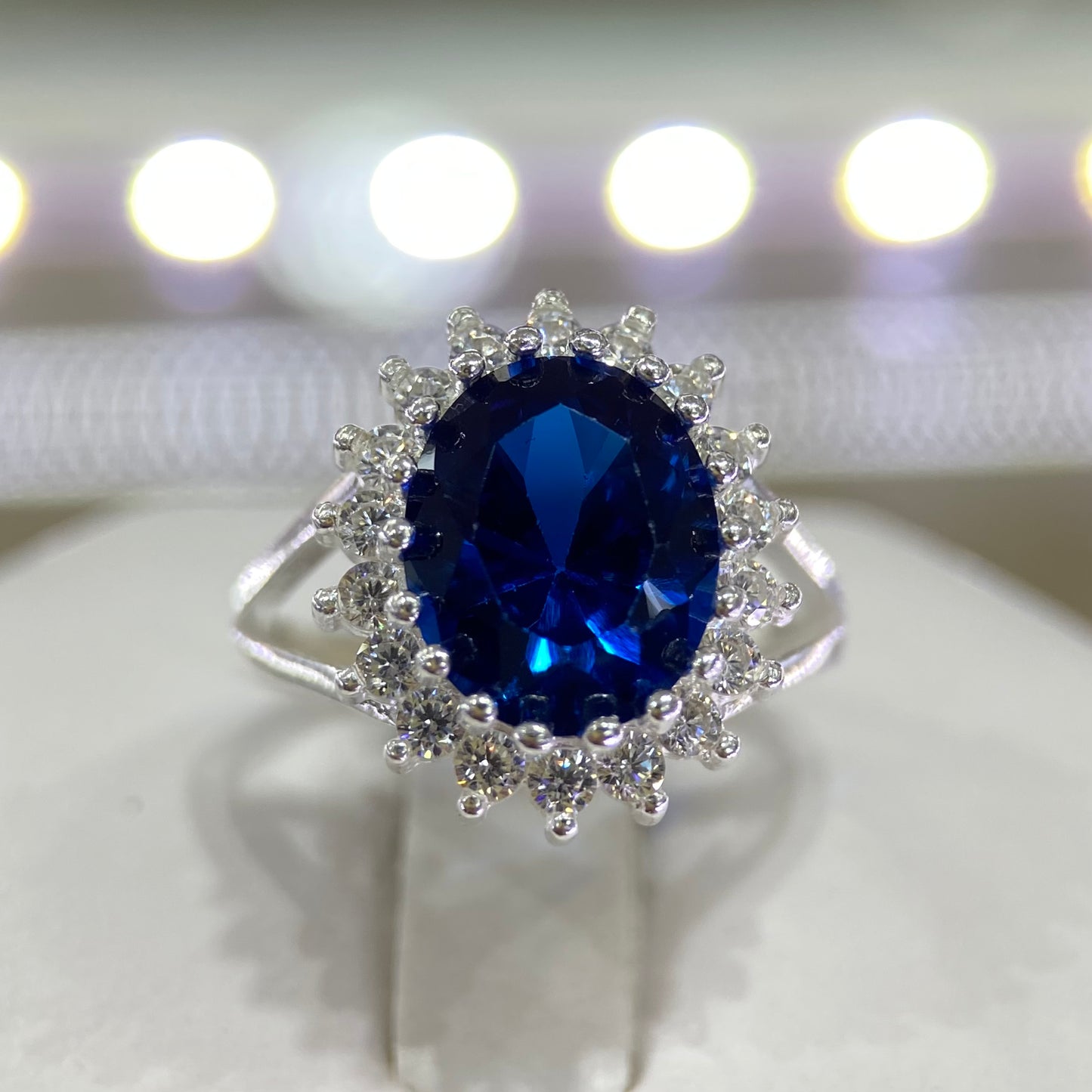 Anillo Renata en Plata con Circonia Azul (Lady Di)