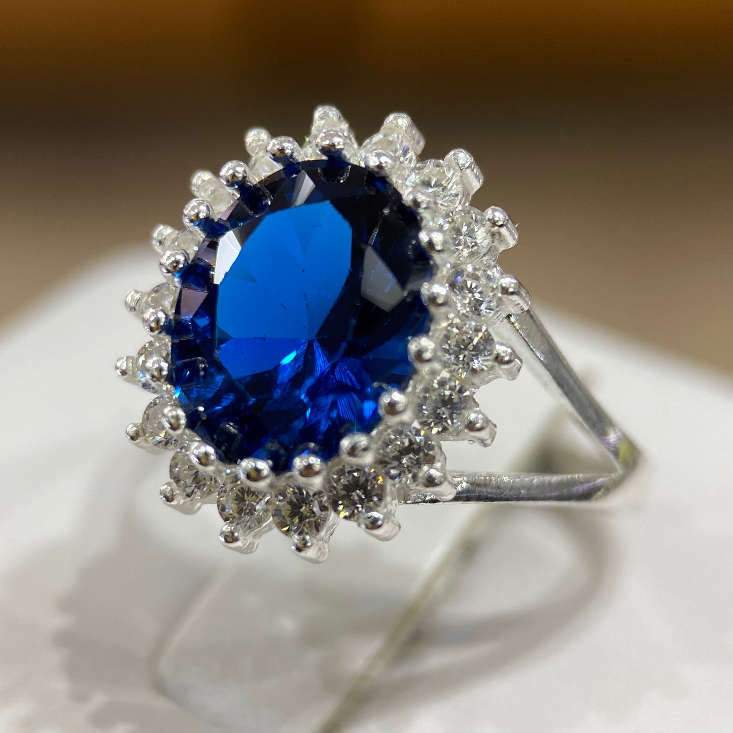 Anillo Renata en Plata con Circonia Azul (Lady Di)