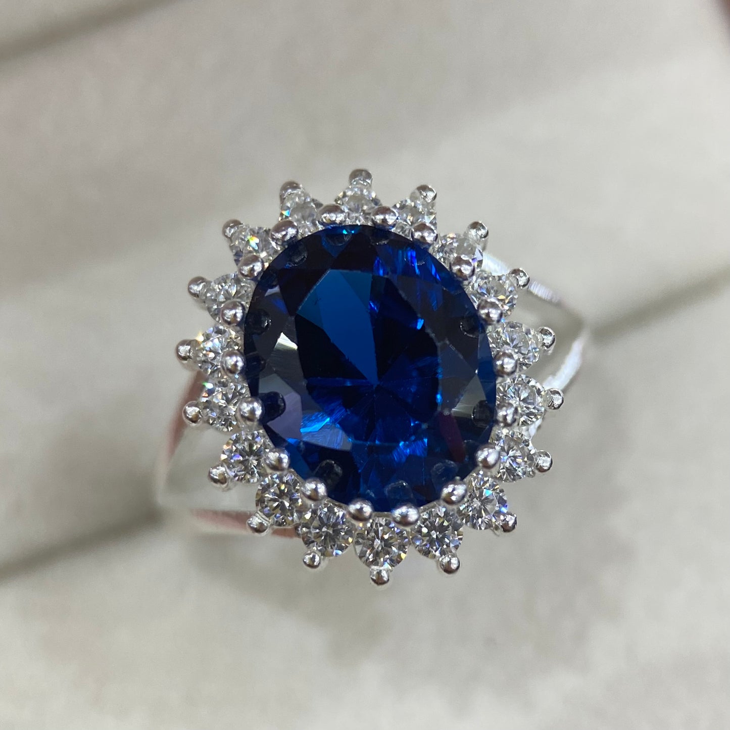Anillo Renata en Plata con Circonia Azul (Lady Di)