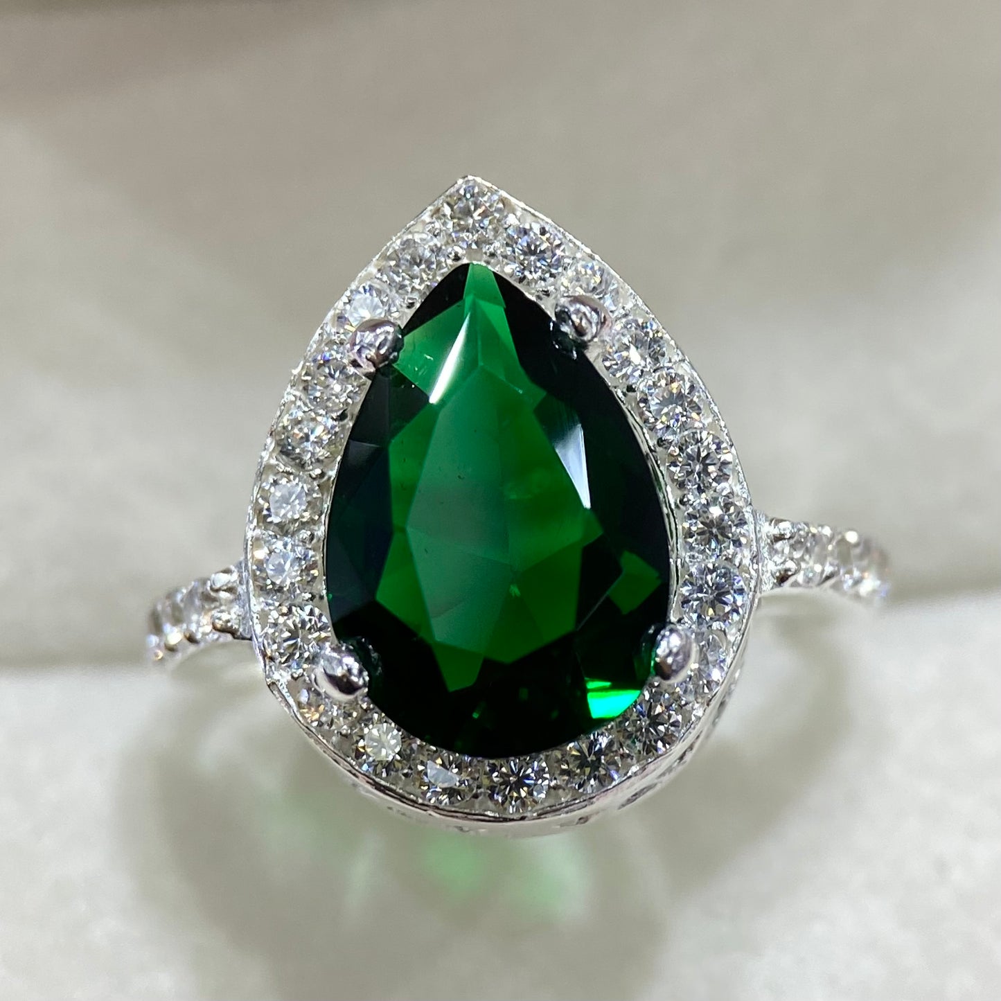 Anillo Polet en Plata con Circonia Verde inspirado en Hurrem