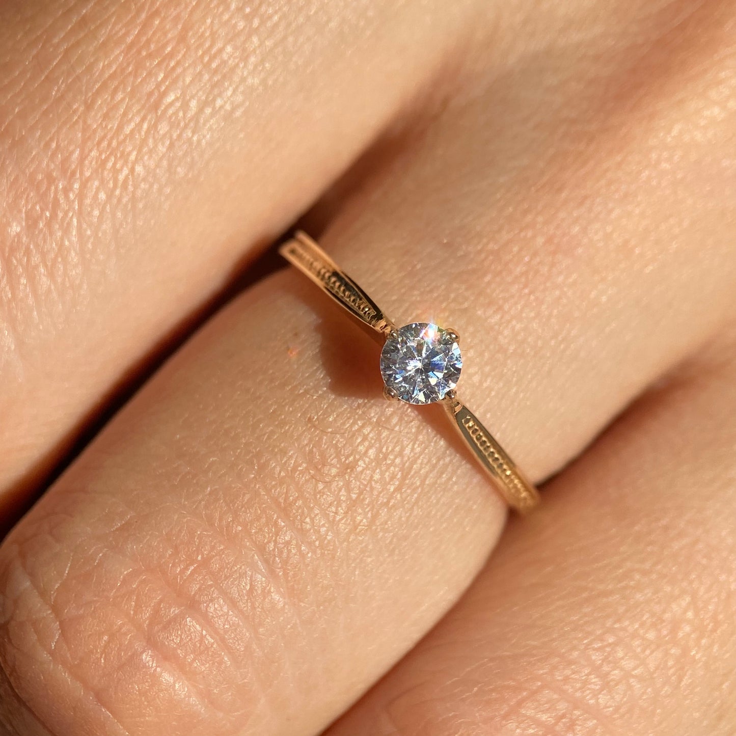 Anillo Lahia en oro .15 ct