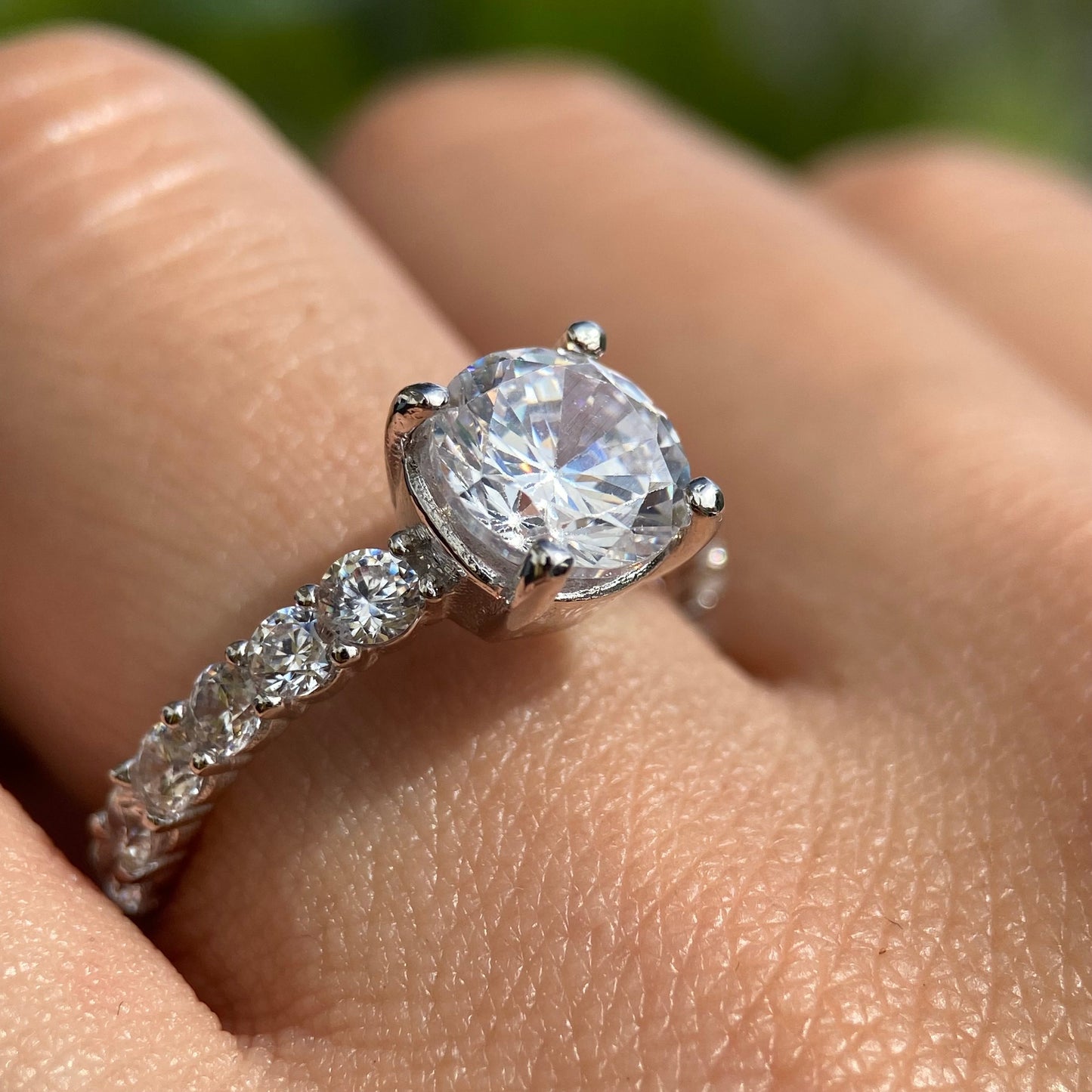 Anillo Cassie en Oro Blanco 14k con circonias