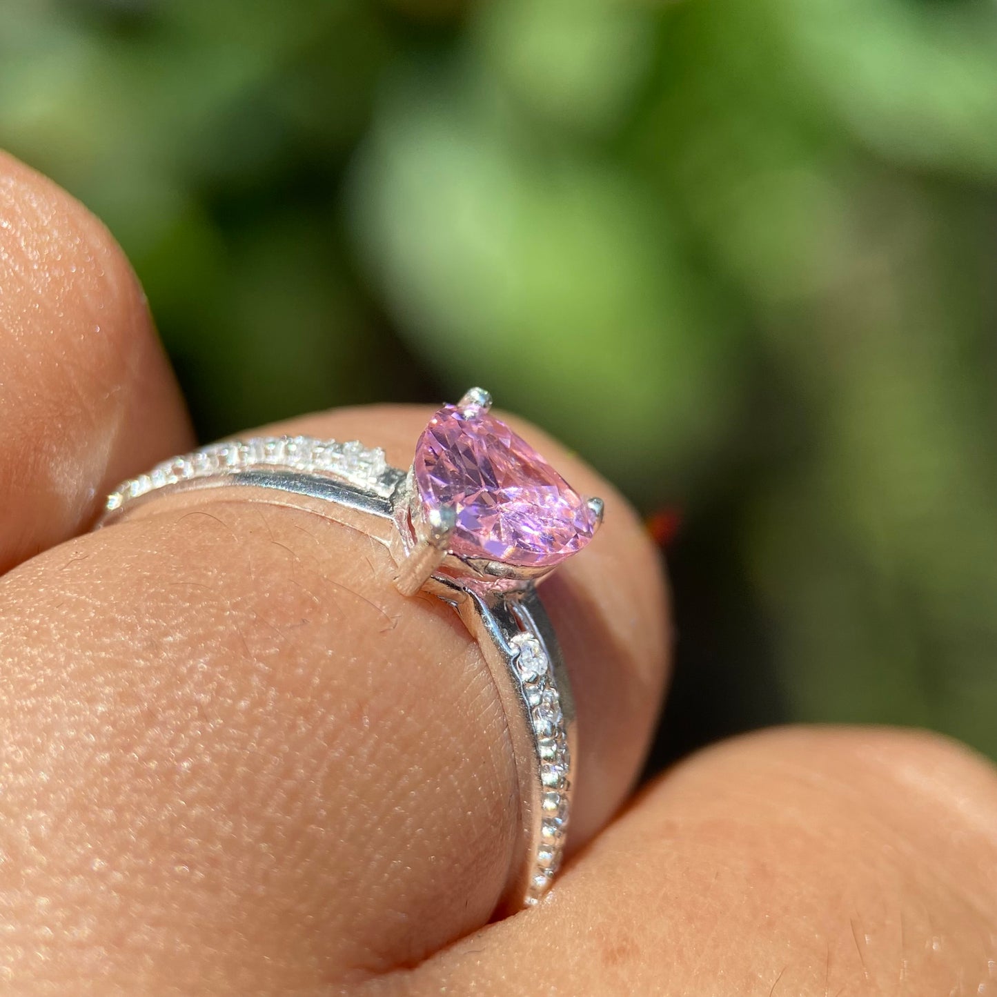 Anillo Annie en Plata con Circonia Rosa (No incluye estuche)
