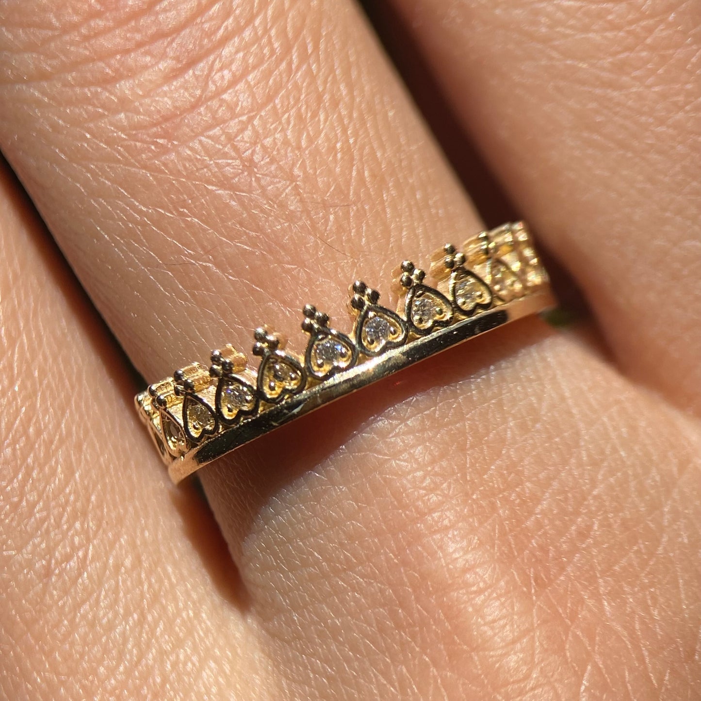 Anillo de Corona en Oro Amarillo de 10k con Circonias Cod: MAN100
