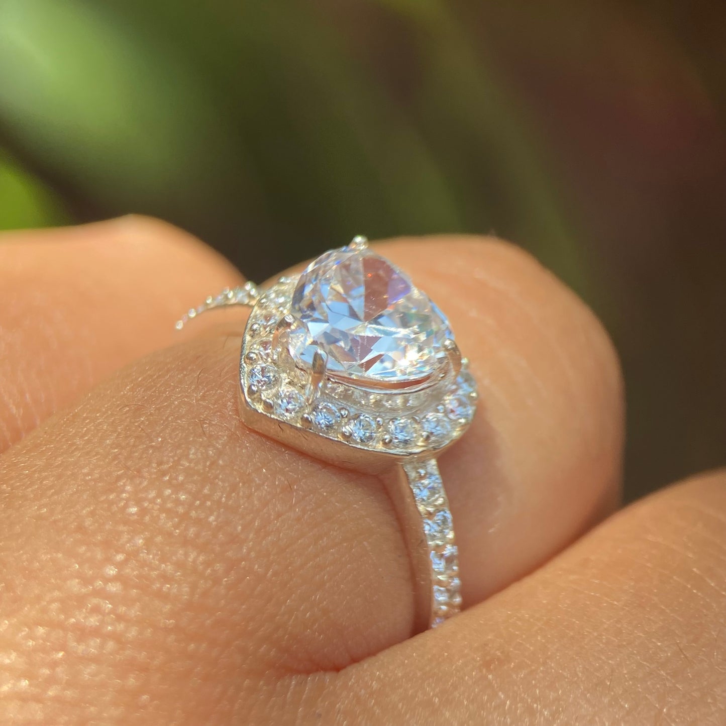 Anillo Love en Plata con Circonia