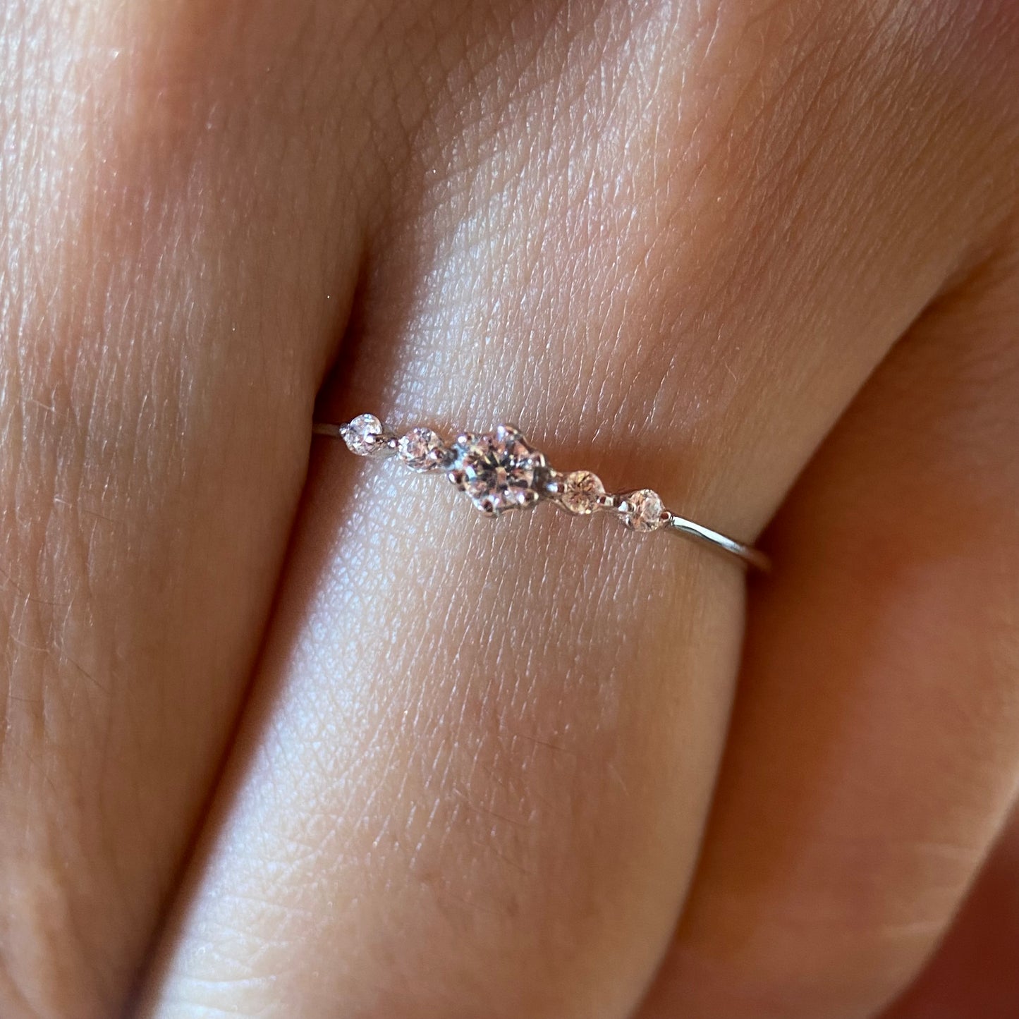 Anillo Ariana en Oro Blanco de 14k con circonias