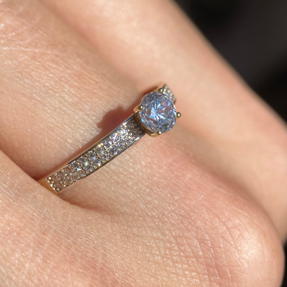 Anillo de compromiso en oro