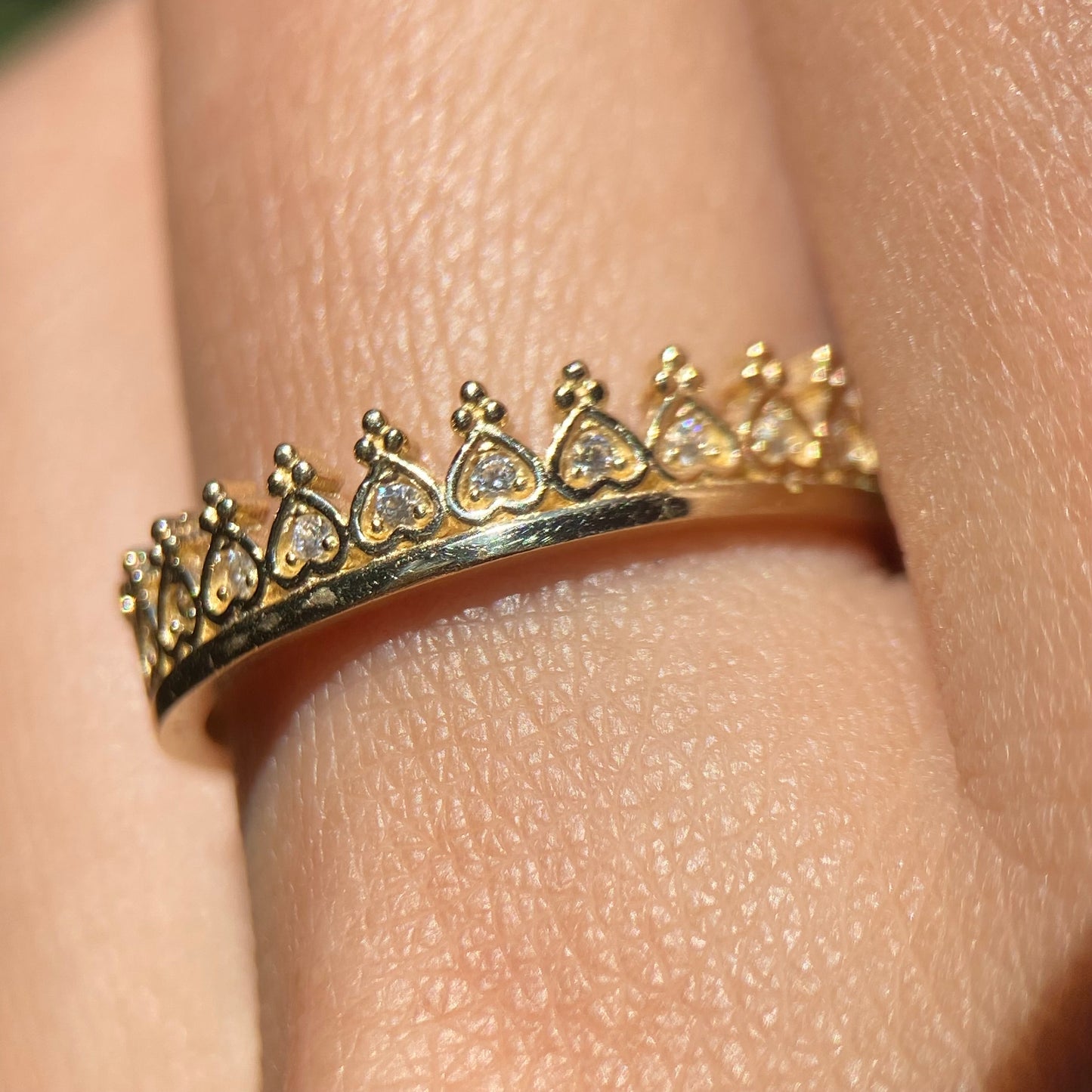 Anillo de Corona en Oro Amarillo de 10k con Circonias Cod: MAN100