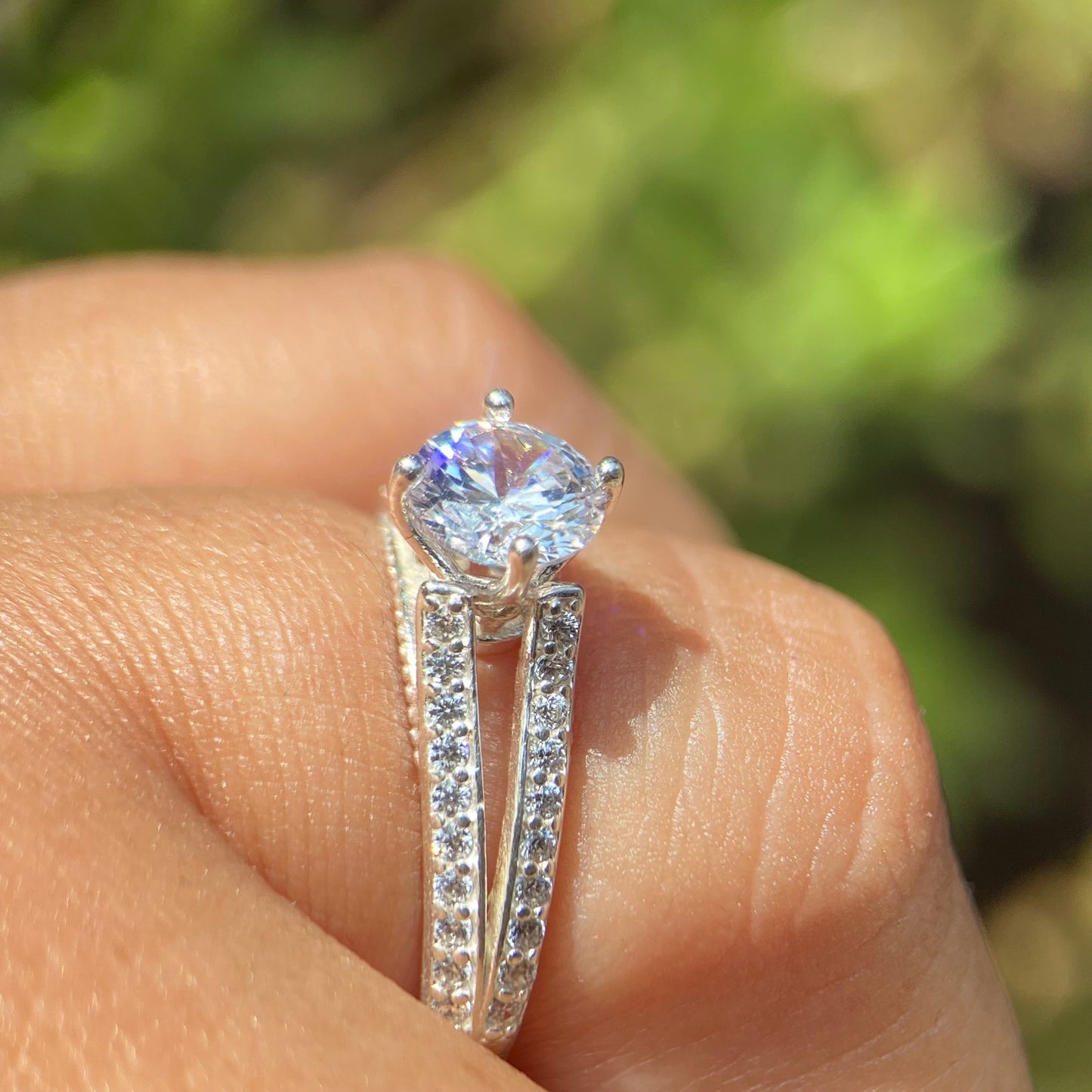 Anillo Lewis en Oro blanco 14k con circonias