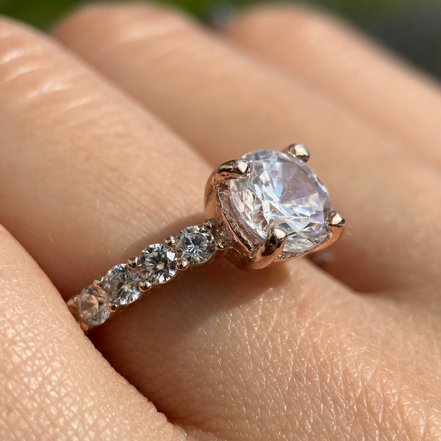 Anillo Cassie en Oro Rosa 18k con circonias