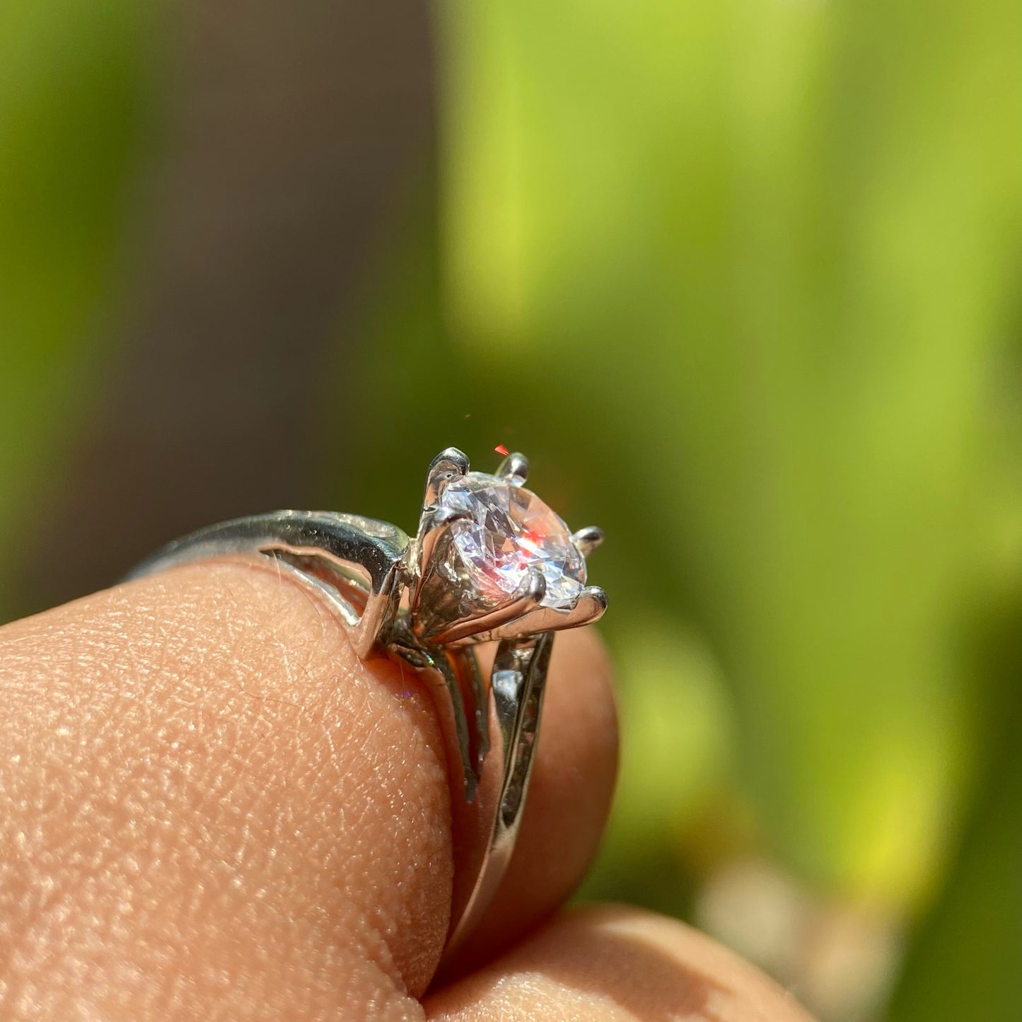 Anillo de Compromiso en Oro Blanco de 10k con Circonia Cod: MAN016