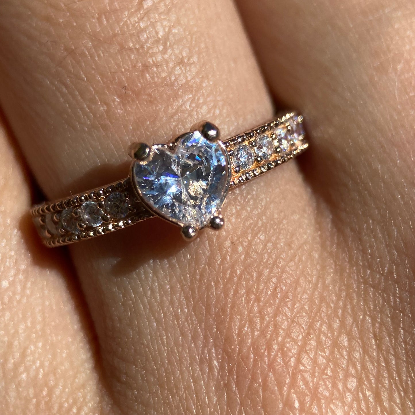 Anillo Fanny de Plata en Baño de Oro Rosa con Circonia Blanca
