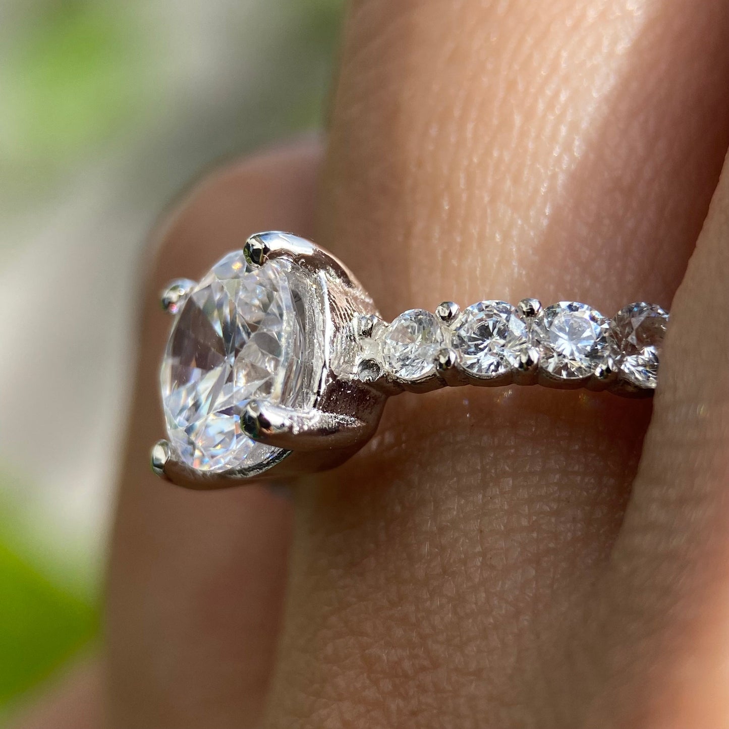 Anillo Cassie en Oro Blanco 14k con circonias