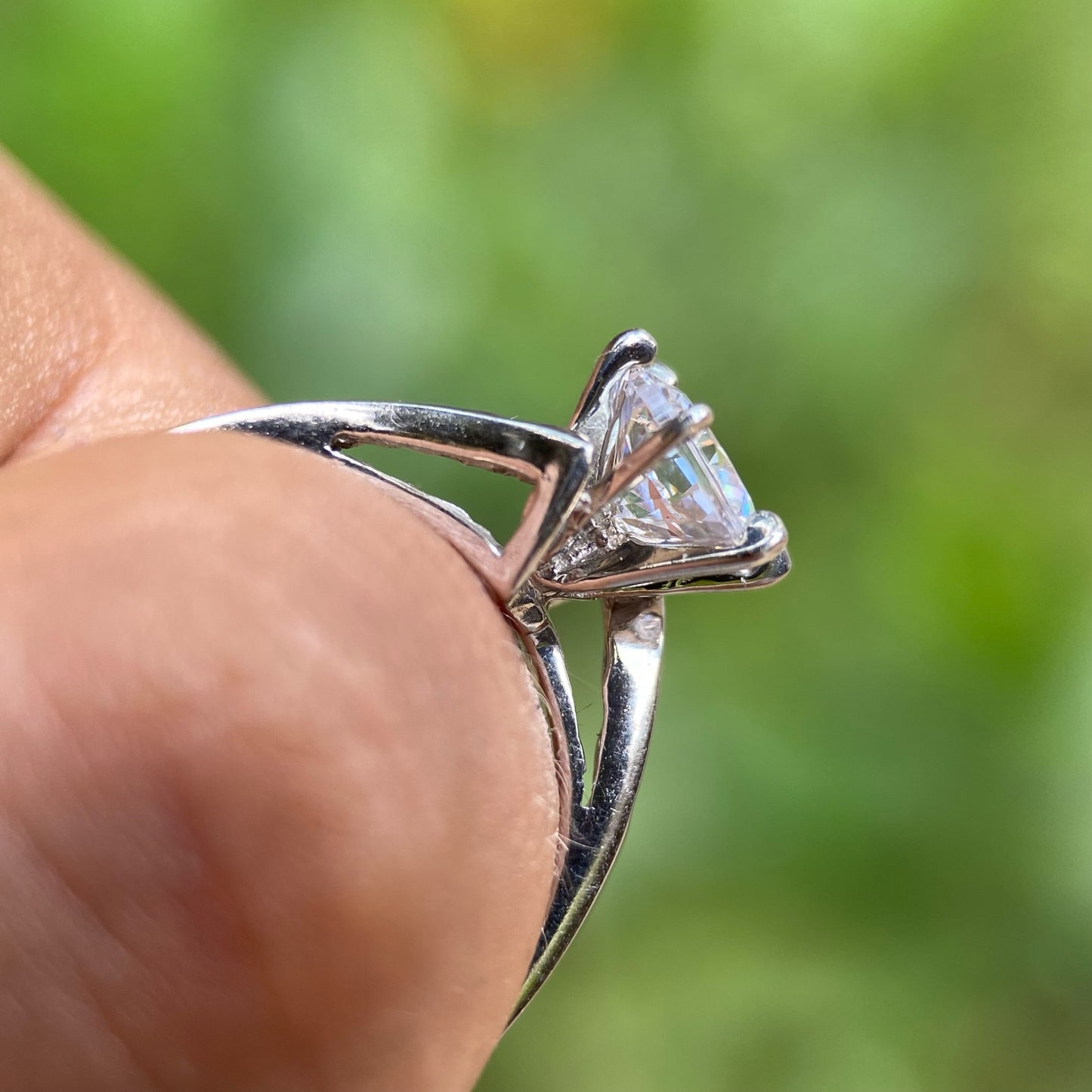 Anillo de Compromiso en Oro Blanco de 10k con Circonia Cod: MAN016