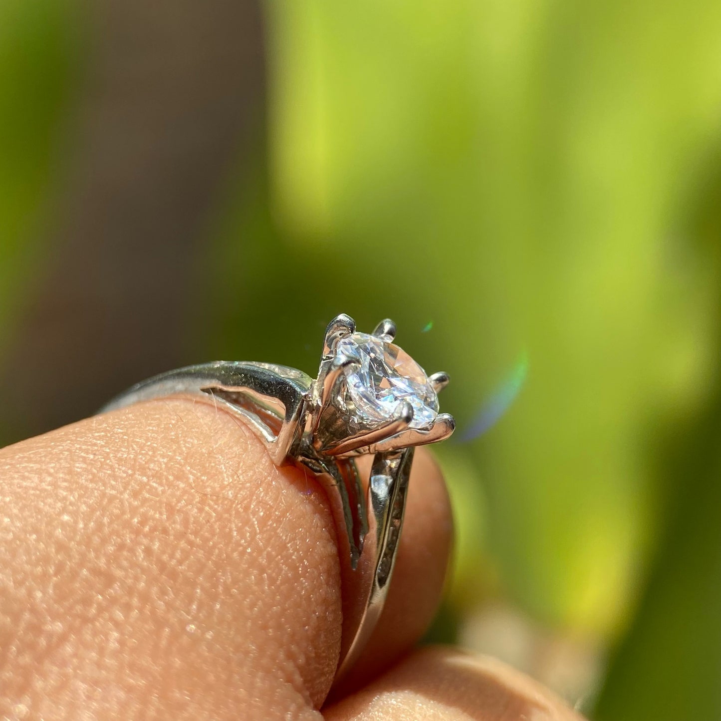 Anillo de Compromiso en Oro Blanco de 10k con Circonia Cod: MAN016