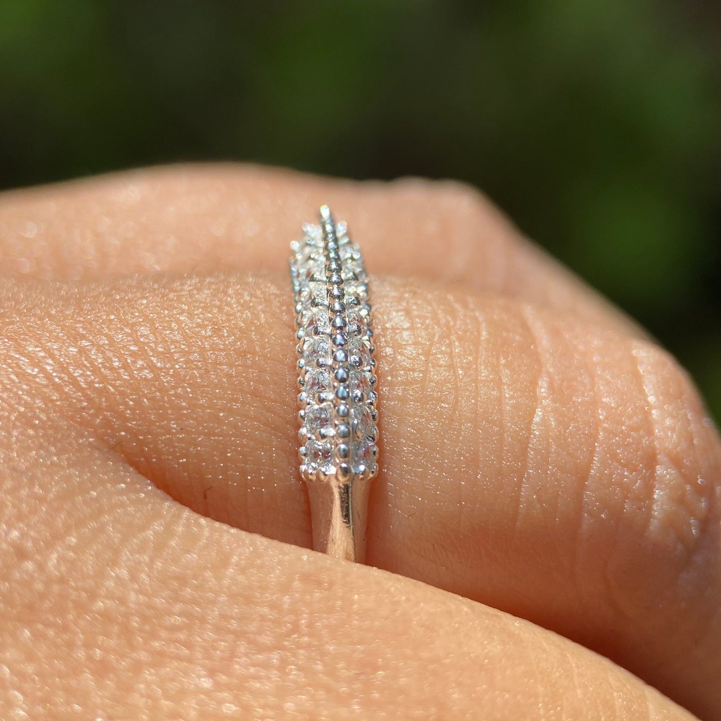 Anillo Elsie en Oro blanco 10k con Circonias