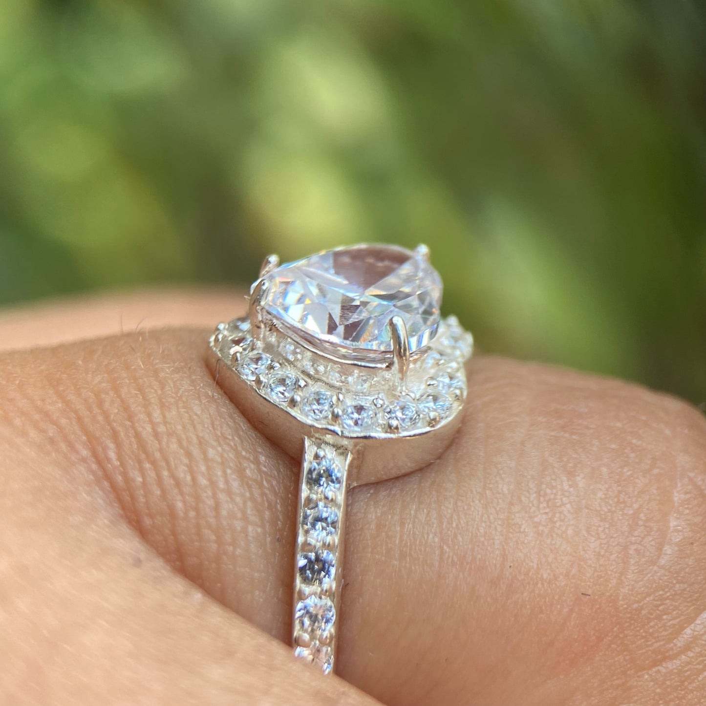 Anillo Love en Plata con Circonia