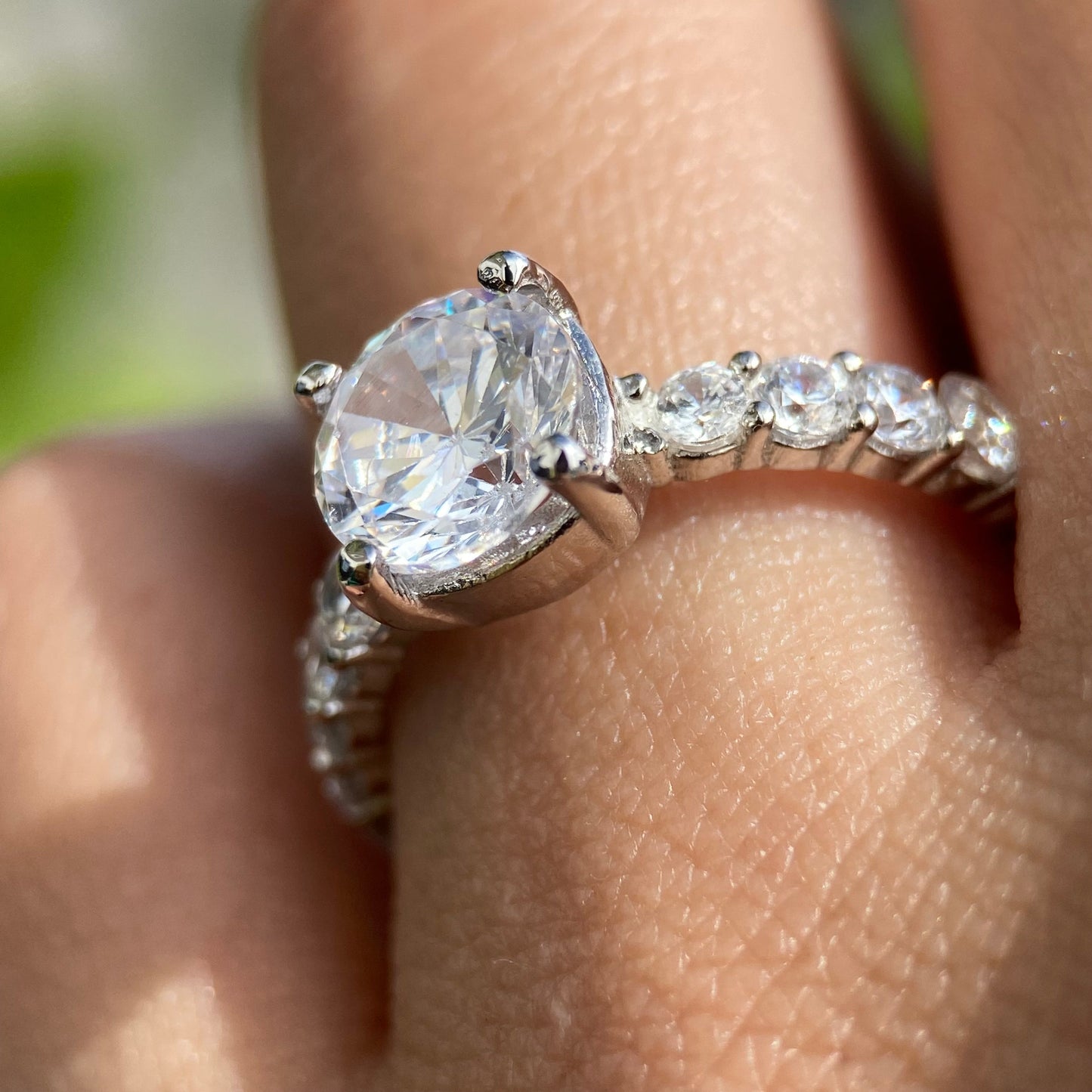 Anillo Cassie en Oro Blanco 14k con circonias