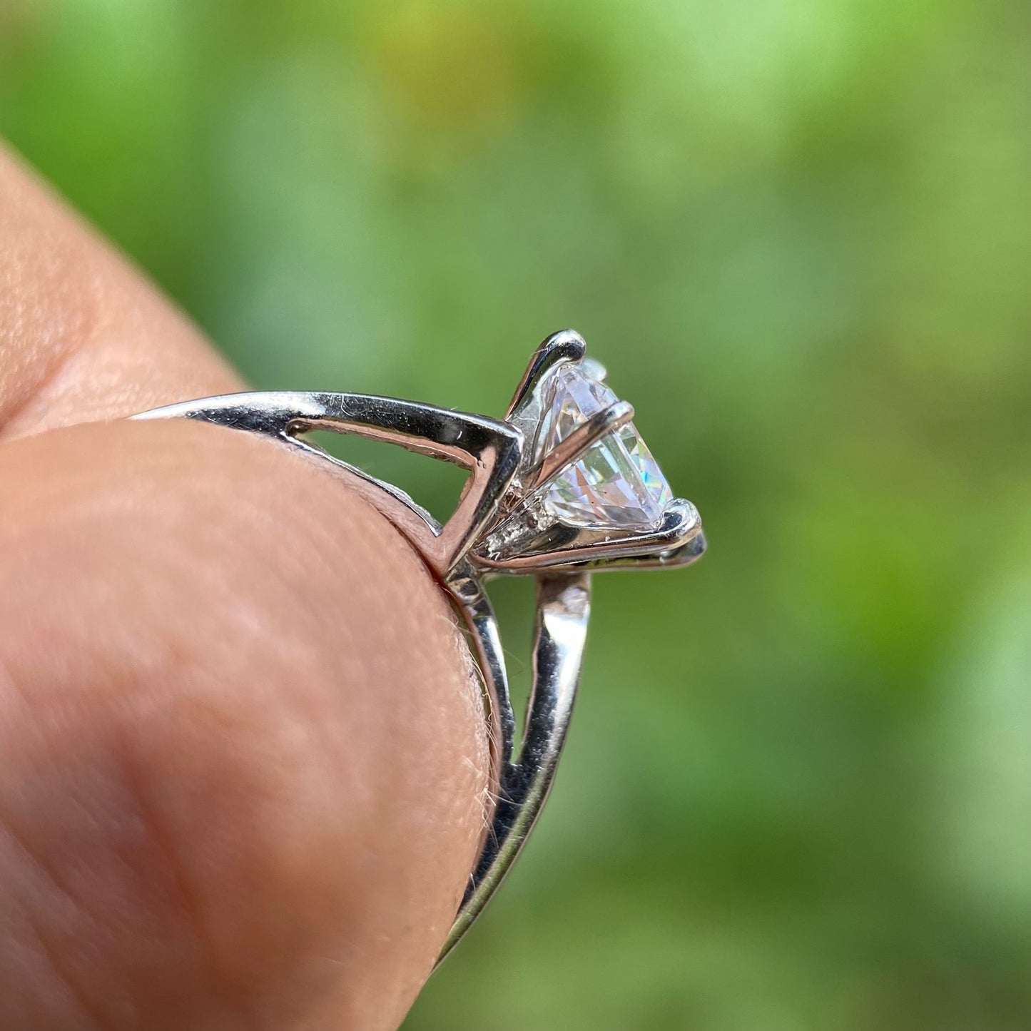 Anillo de Compromiso en Oro Blanco de 10k con Circonia Cod: MAN016