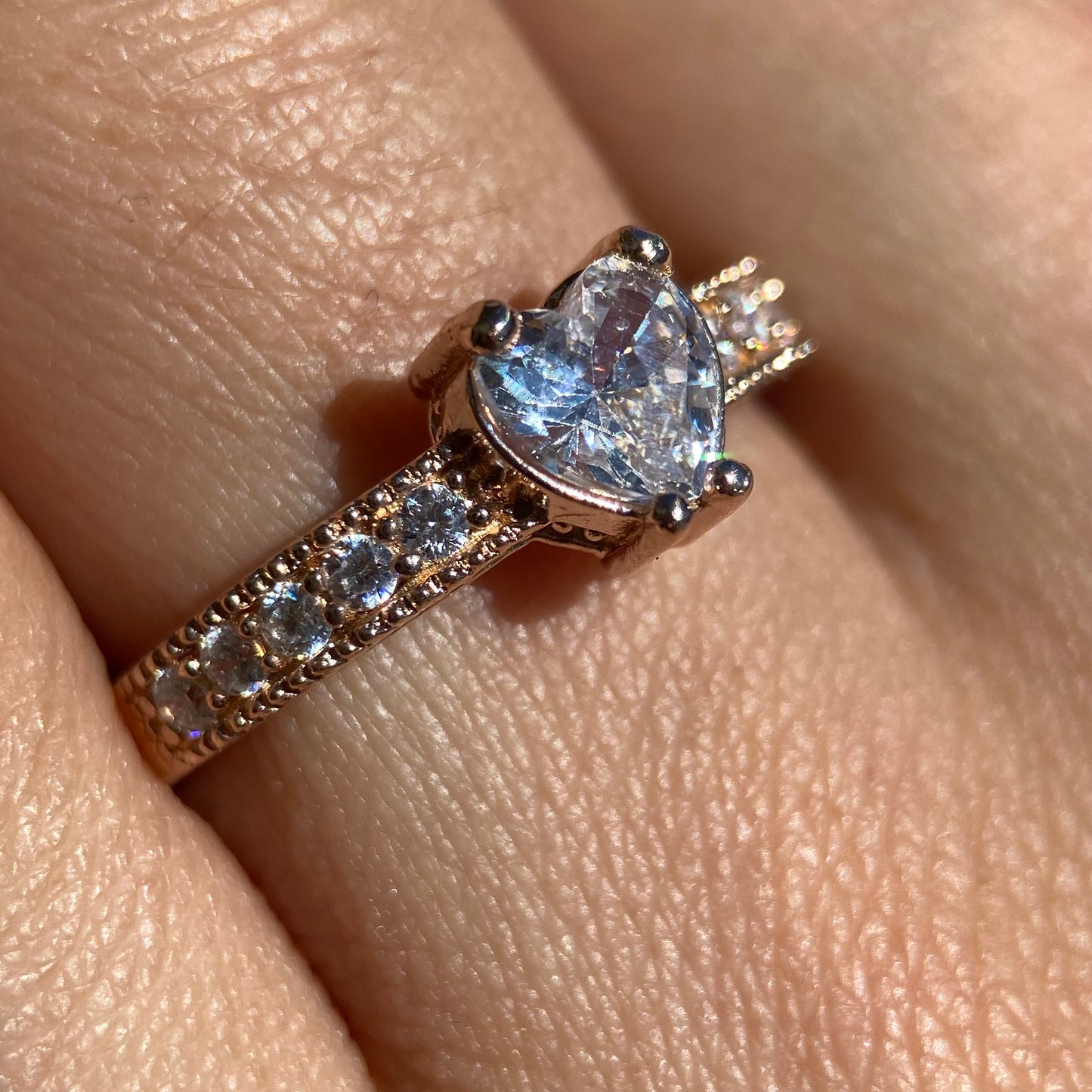 Anillo Fanny de Plata en Baño de Oro Rosa con Circonia Blanca