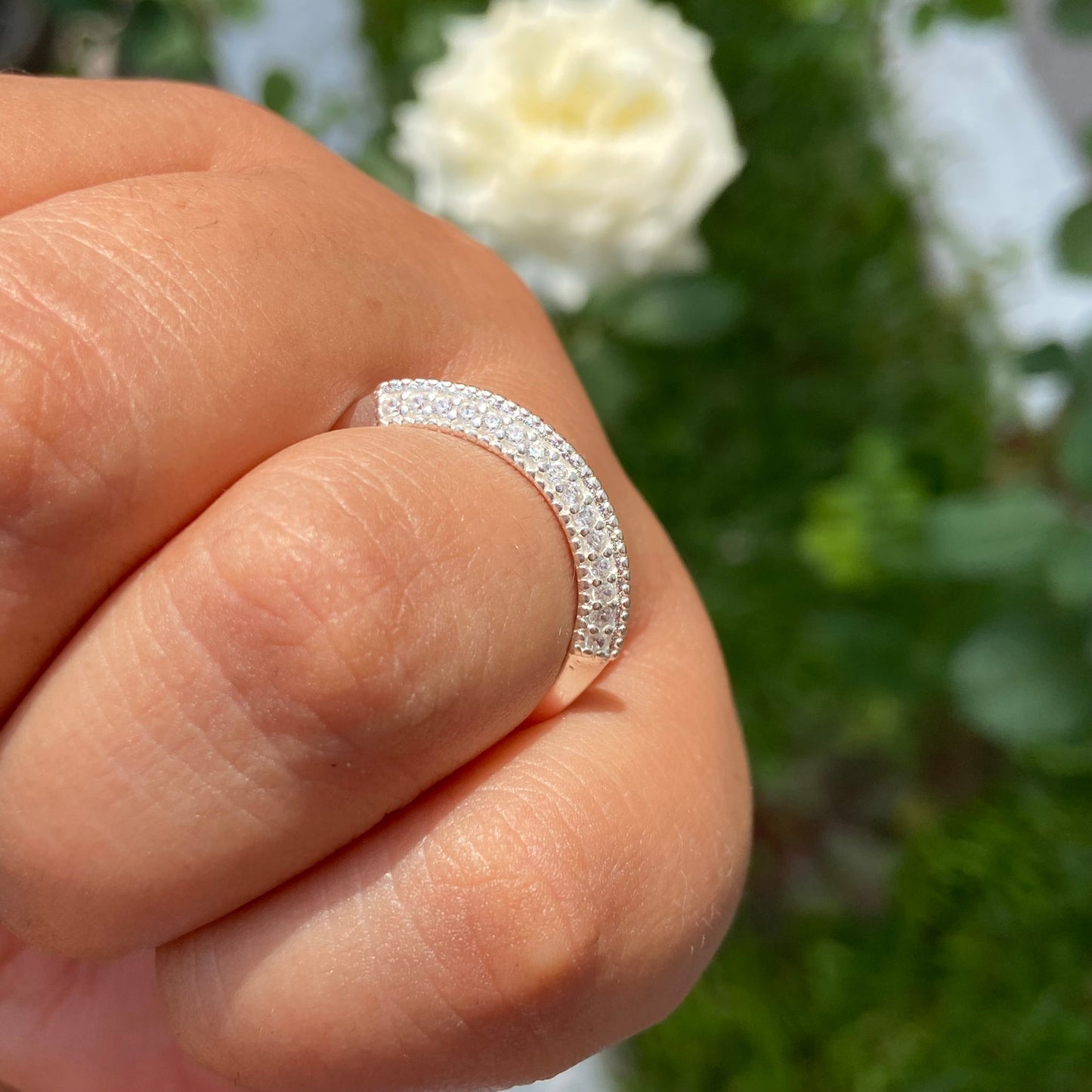 Anillo Elsie en Oro blanco 18k con Circonias