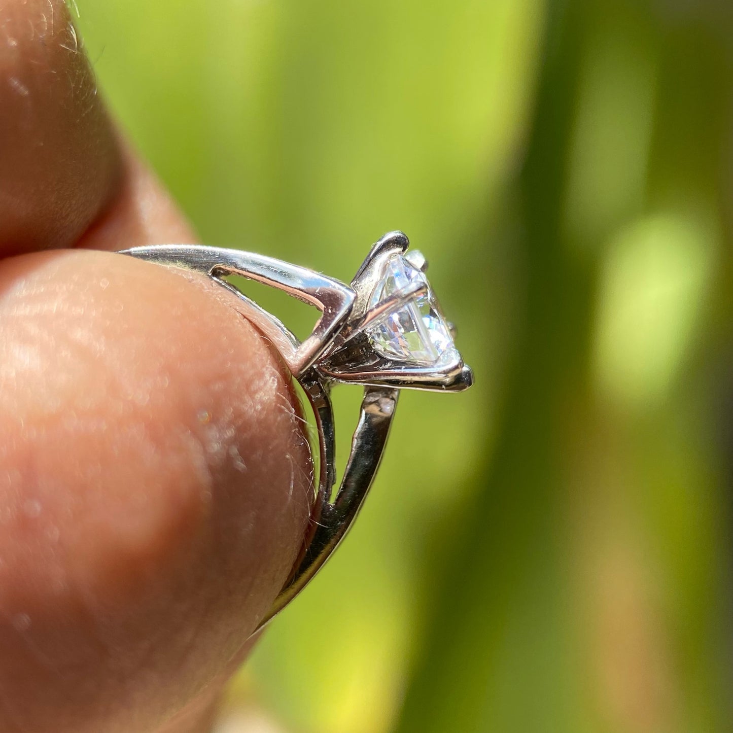Anillo de Compromiso en Oro Blanco de 10k con Circonia Cod: MAN016