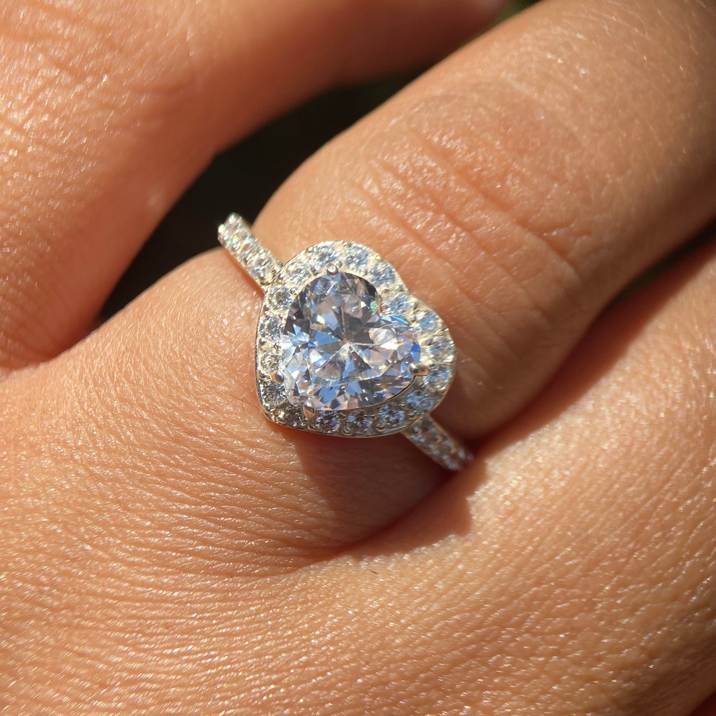 Anillo Love en Plata con Circonia
